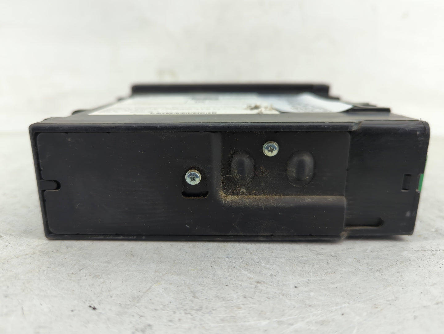 2014 Gmc Sierra 1500 Radio AM FM Cd Player Receiver Replacement P/N:812425551 13591982 Fits OEM Used Auto Parts - Oemusedaut
