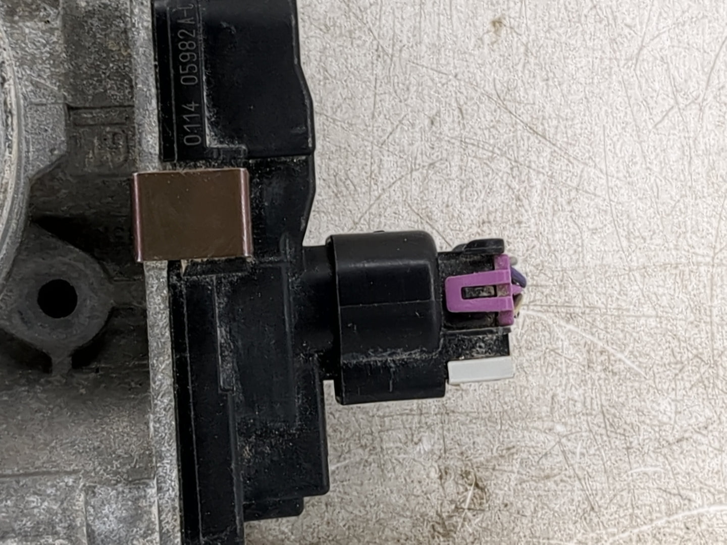 2014 Gmc Sierra 1500 Throttle Body P/N:0114 05982A Fits OEM Used Auto Parts - Oemusedautoparts1.com
