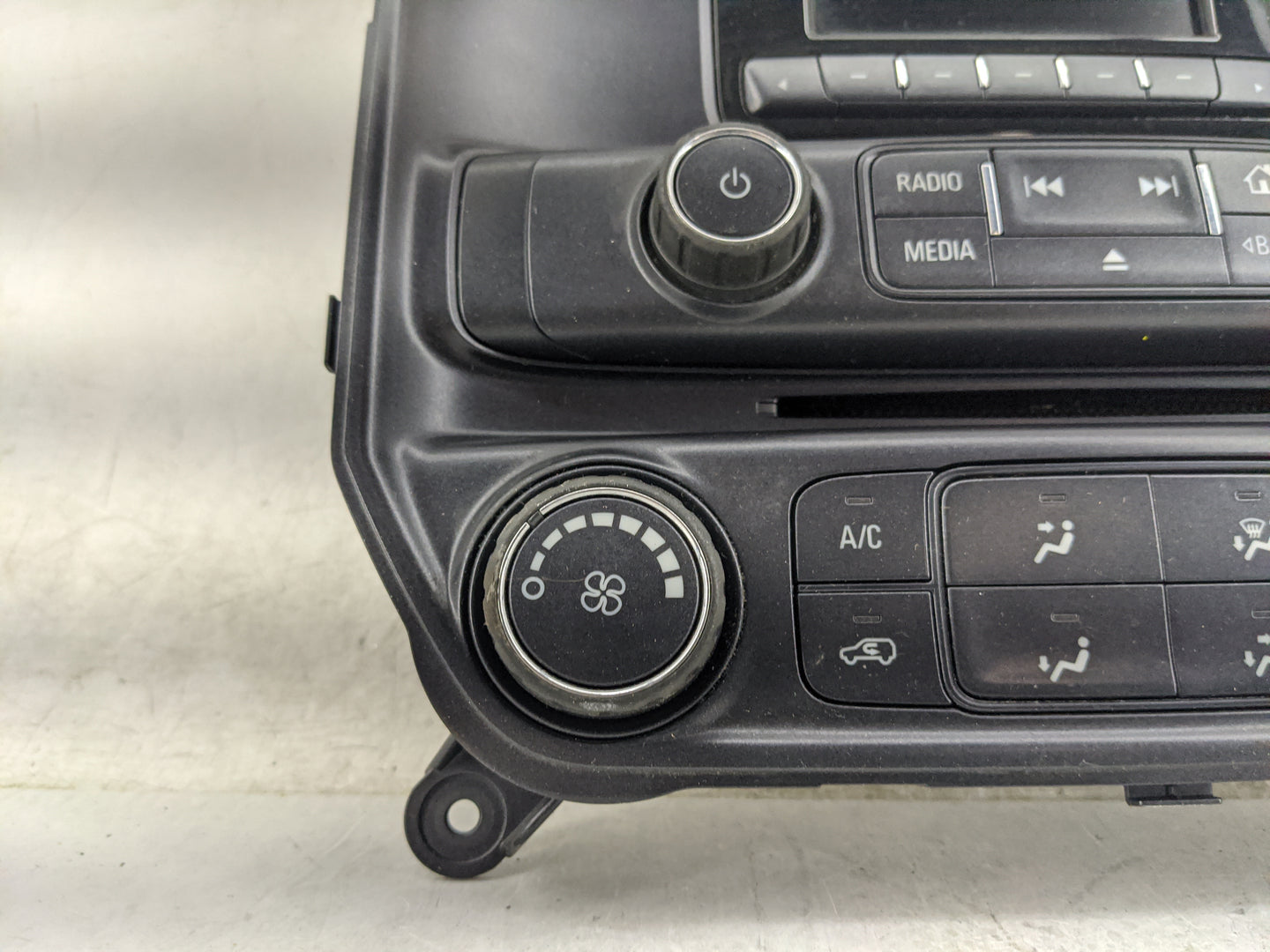 2014 Gmc Sierra 1500 Radio AM FM Cd Player Receiver Replacement P/N:23176301 23168151 Fits Fits 2018 OEM Used Auto Parts - O
