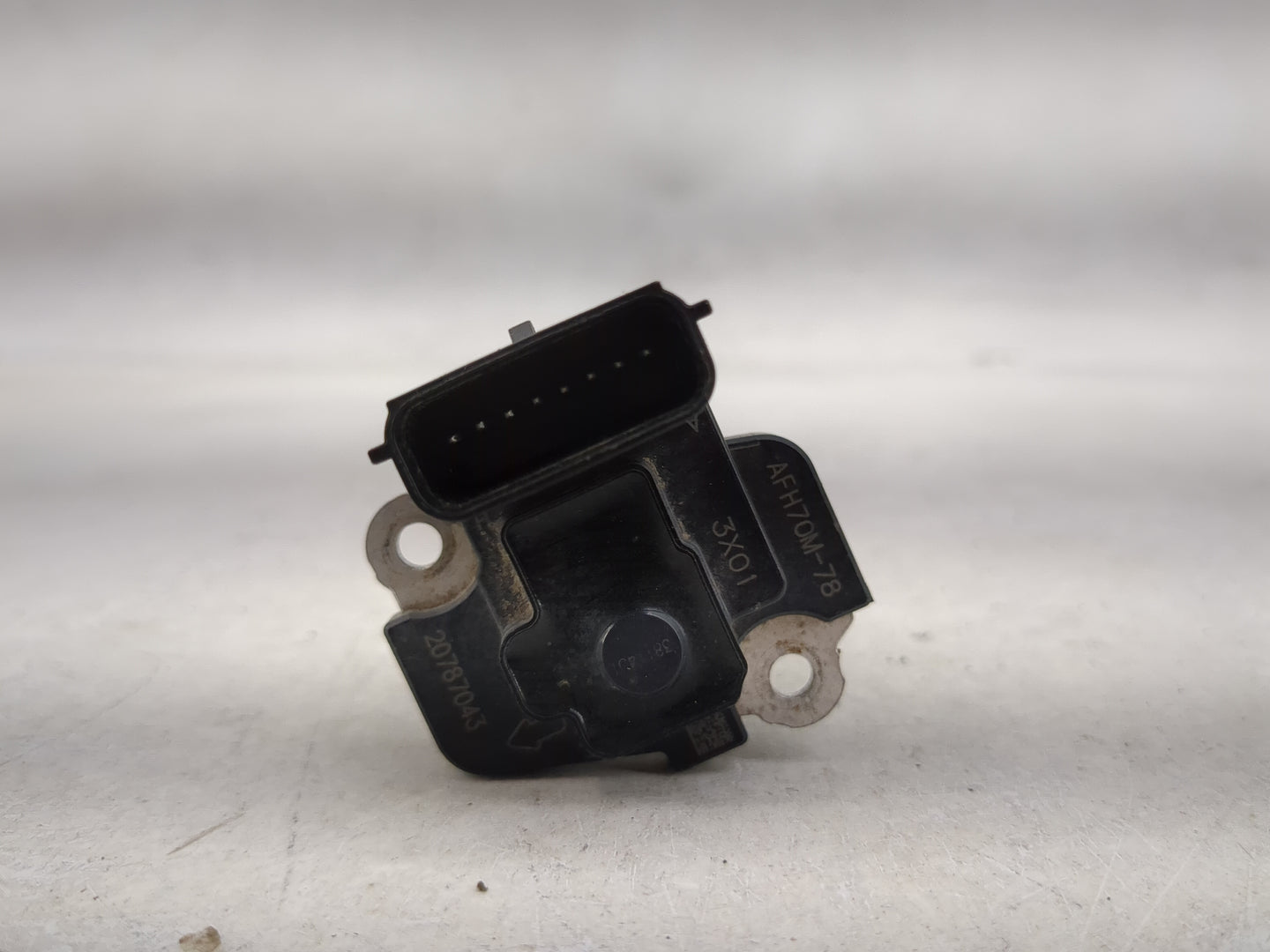 Gmc Sierra 1500 Mass Air Flow Meter Maf 1486687 - Oemusedautoparts1.com