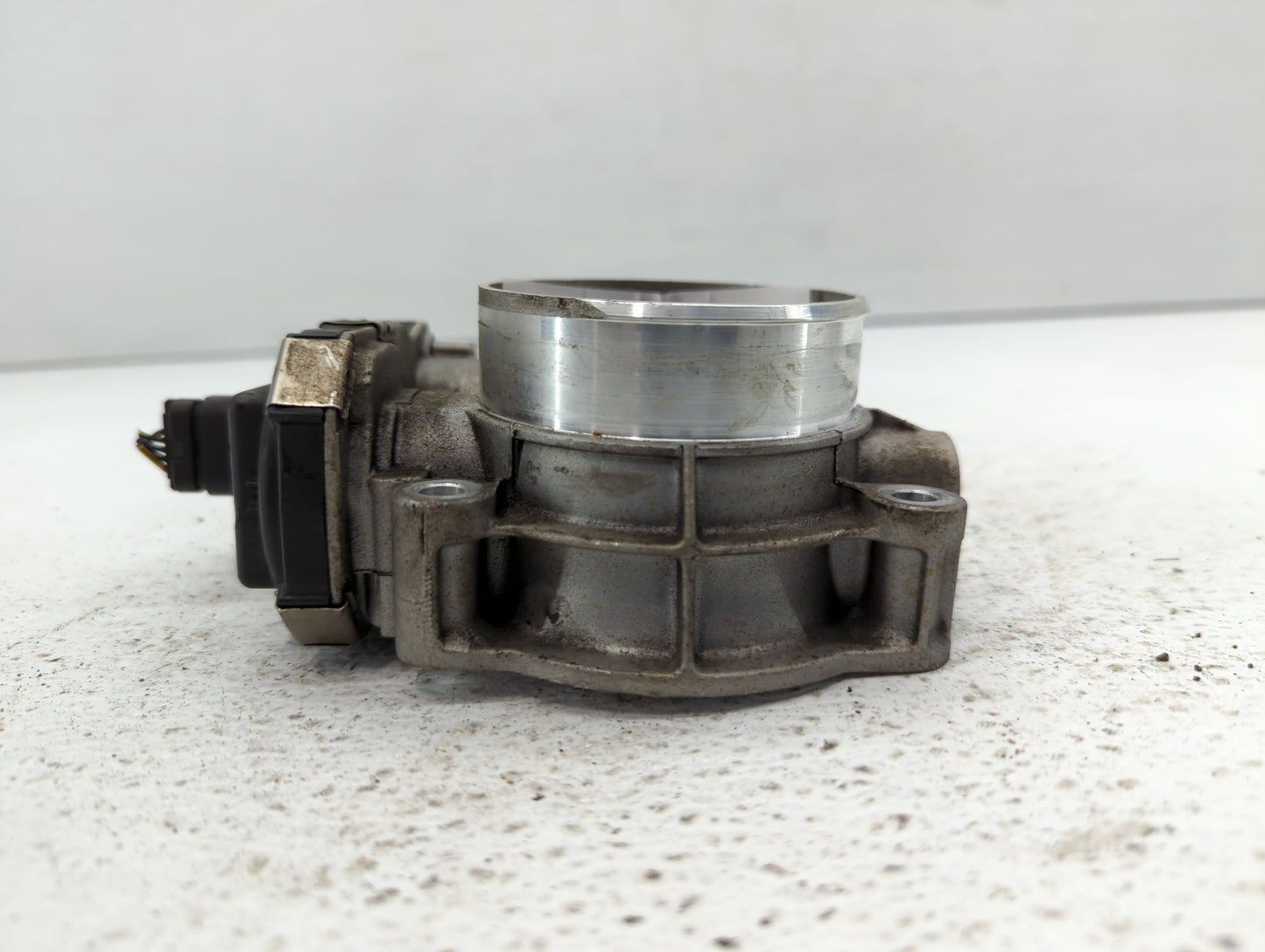 2014-2015 Gmc Sierra 1500 Throttle Body P/N:12632171BA Fits Fits 2014 2015 OEM Used Auto Parts - Oemusedautoparts1.com