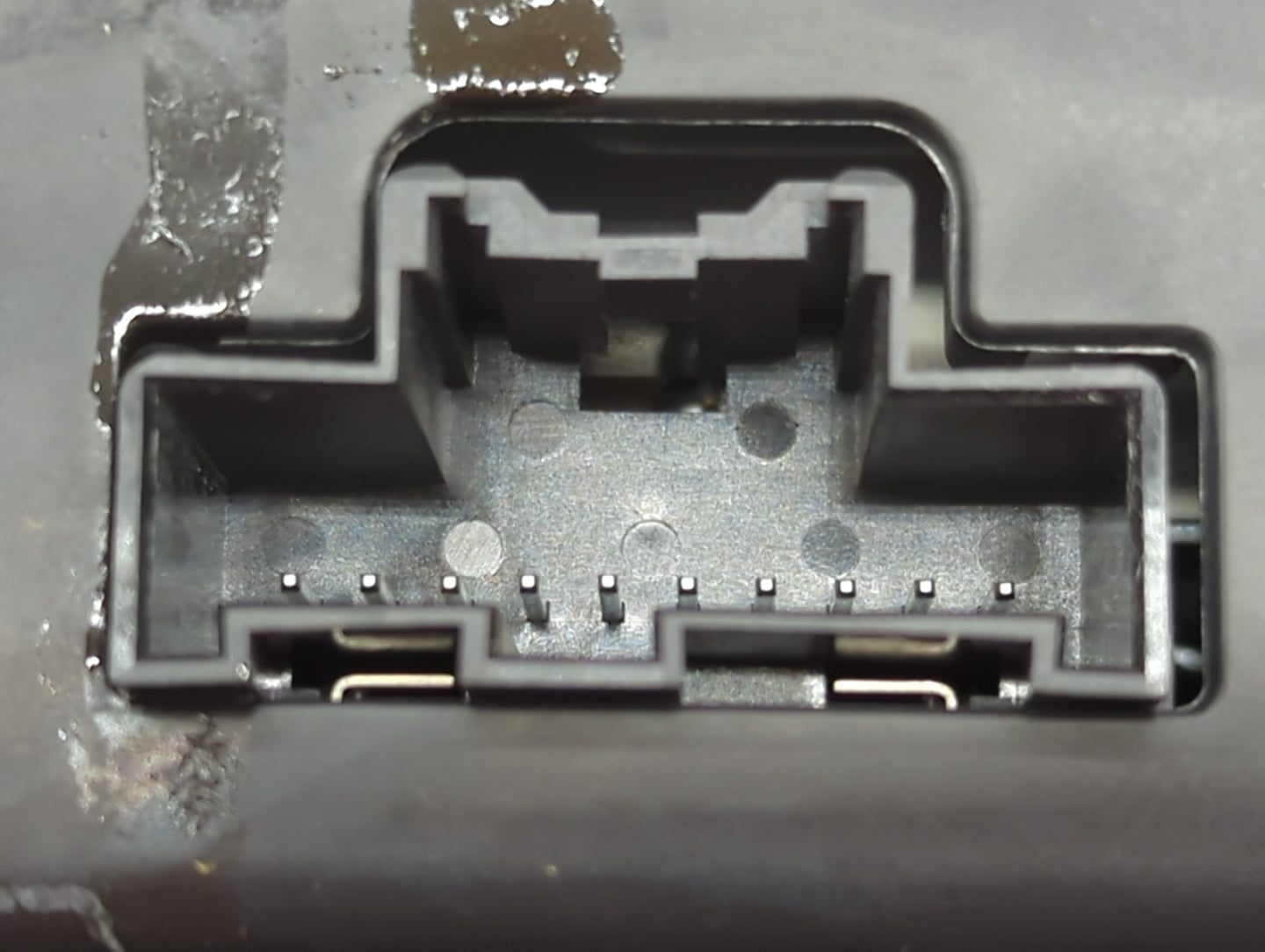 2014-2014 Gmc Sierra 1500 Am Fm Cd Player Radio Receiver - Oemusedautoparts1.com