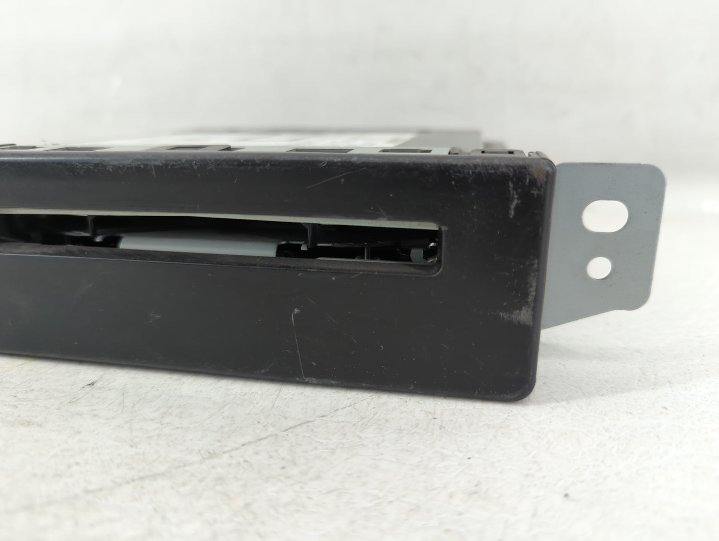 2014-2014 Gmc Sierra 1500 Am Fm Cd Player Radio Receiver - Oemusedautoparts1.com