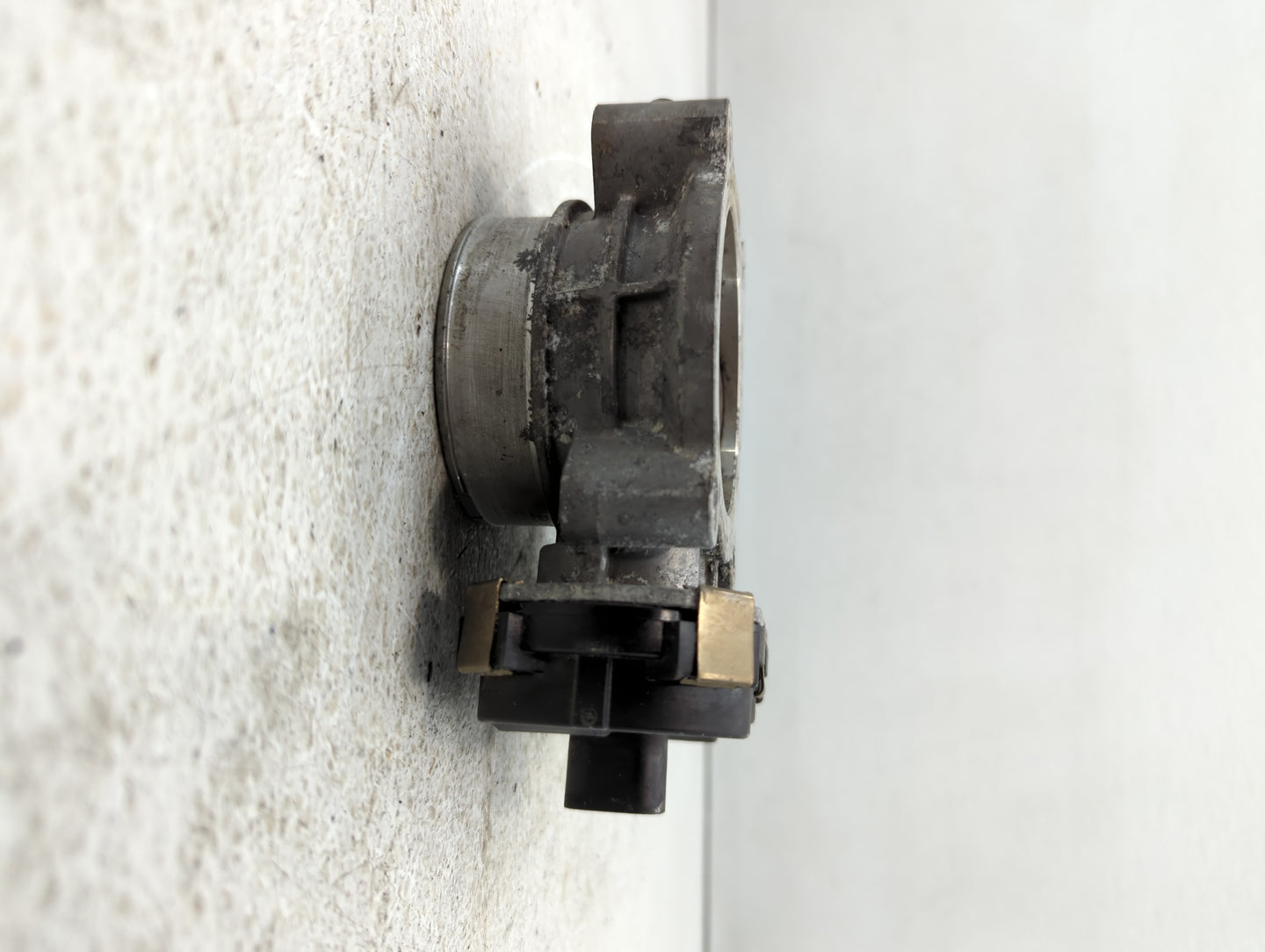 2014-2015 Gmc Sierra 1500 Throttle Body P/N:12632171BA Fits Fits 2014 2015 OEM Used Auto Parts - Oemusedautoparts1.com