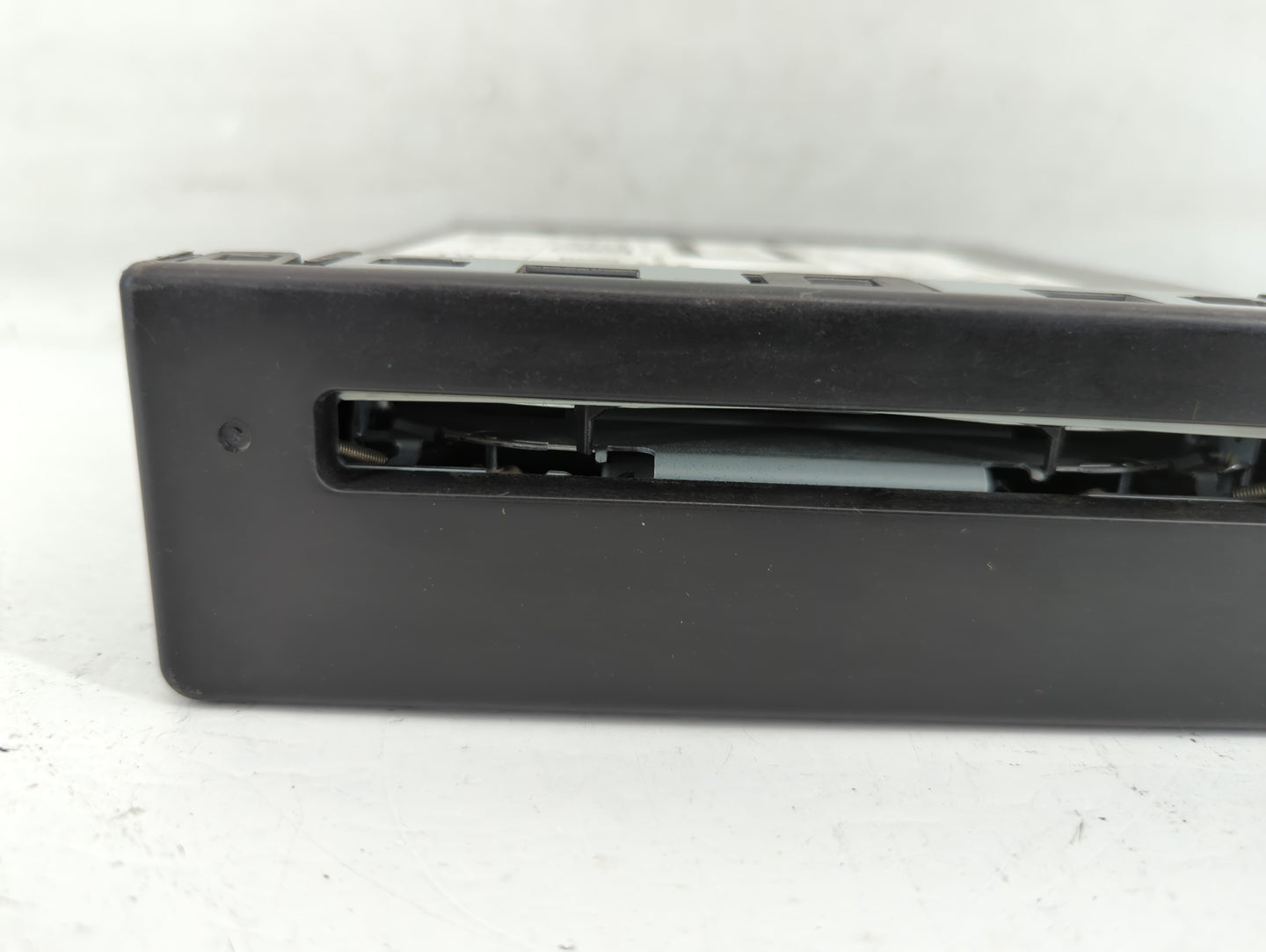 2014-2014 Gmc Sierra 1500 Am Fm Cd Player Radio Receiver - Oemusedautoparts1.com