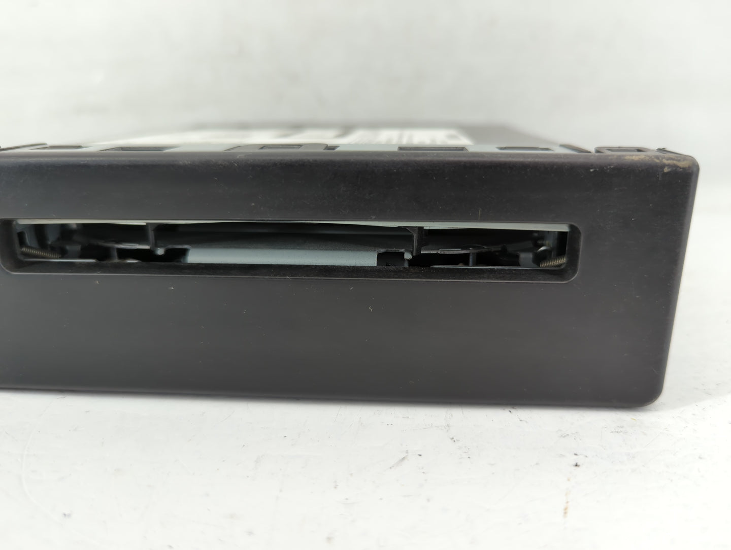2014-2014 Gmc Sierra 1500 Am Fm Cd Player Radio Receiver - Oemusedautoparts1.com