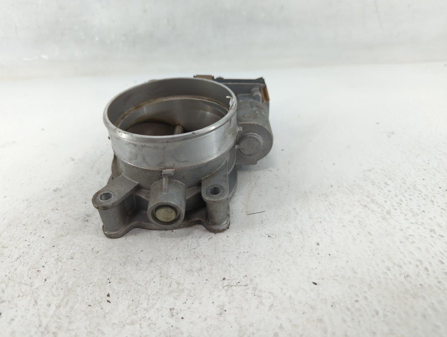2014-2015 Gmc Sierra 1500 Throttle Body P/N:12617792 Fits Fits 2014 2015 OEM Used Auto Parts - Oemusedautoparts1.com