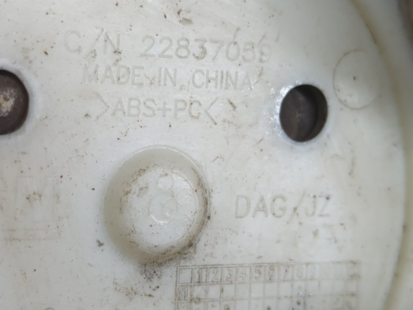 2014 Gmc Sierra 1500 Rim Wheel Center Cap - Oemusedautoparts1.com