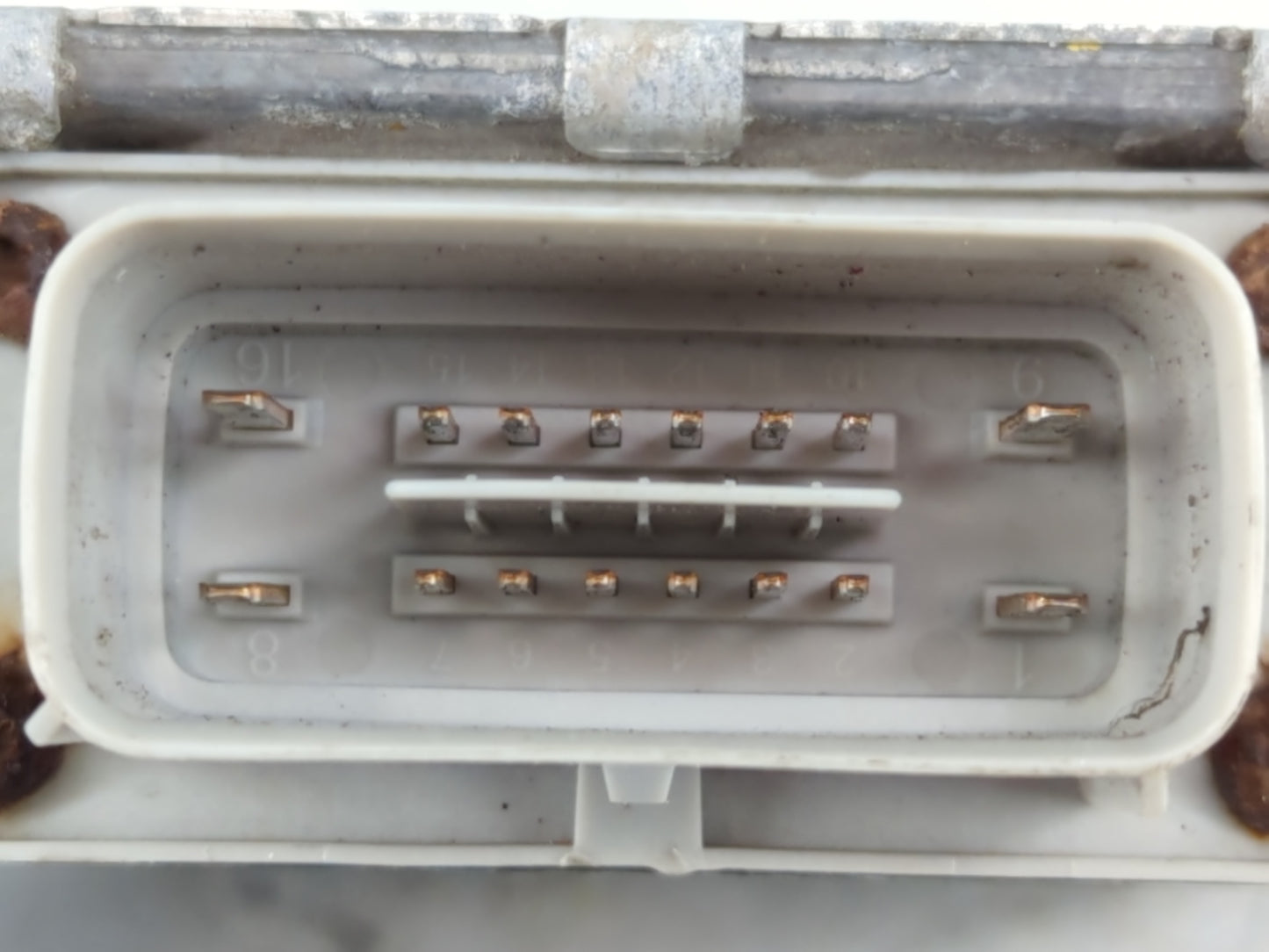 2014-2014 Gmc Sierra 1500 Pressure Sensor Control Module 23184800 - Oemusedautoparts1.com