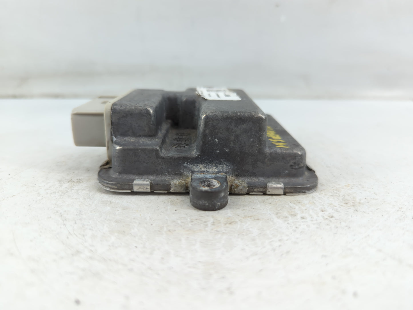 2014-2014 Gmc Sierra 1500 Pressure Sensor Control Module 23184800 - Oemusedautoparts1.com
