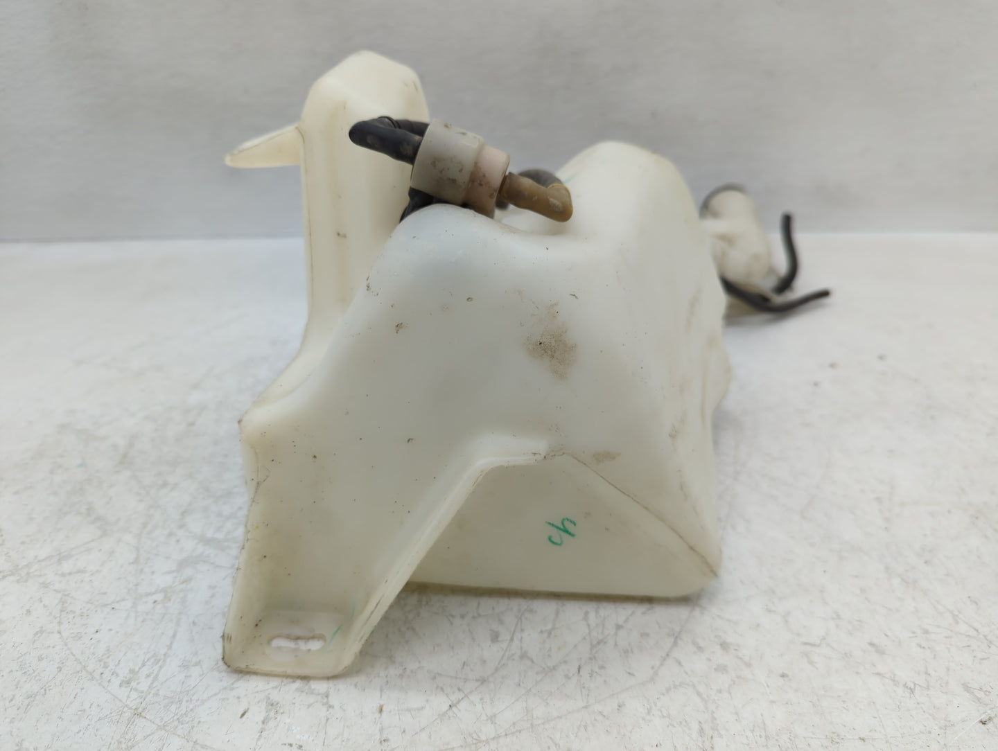 2010-2017 Gmc Terrain Windshield Washer Fluid Reservoir Bottle Oem - Oemusedautoparts1.com