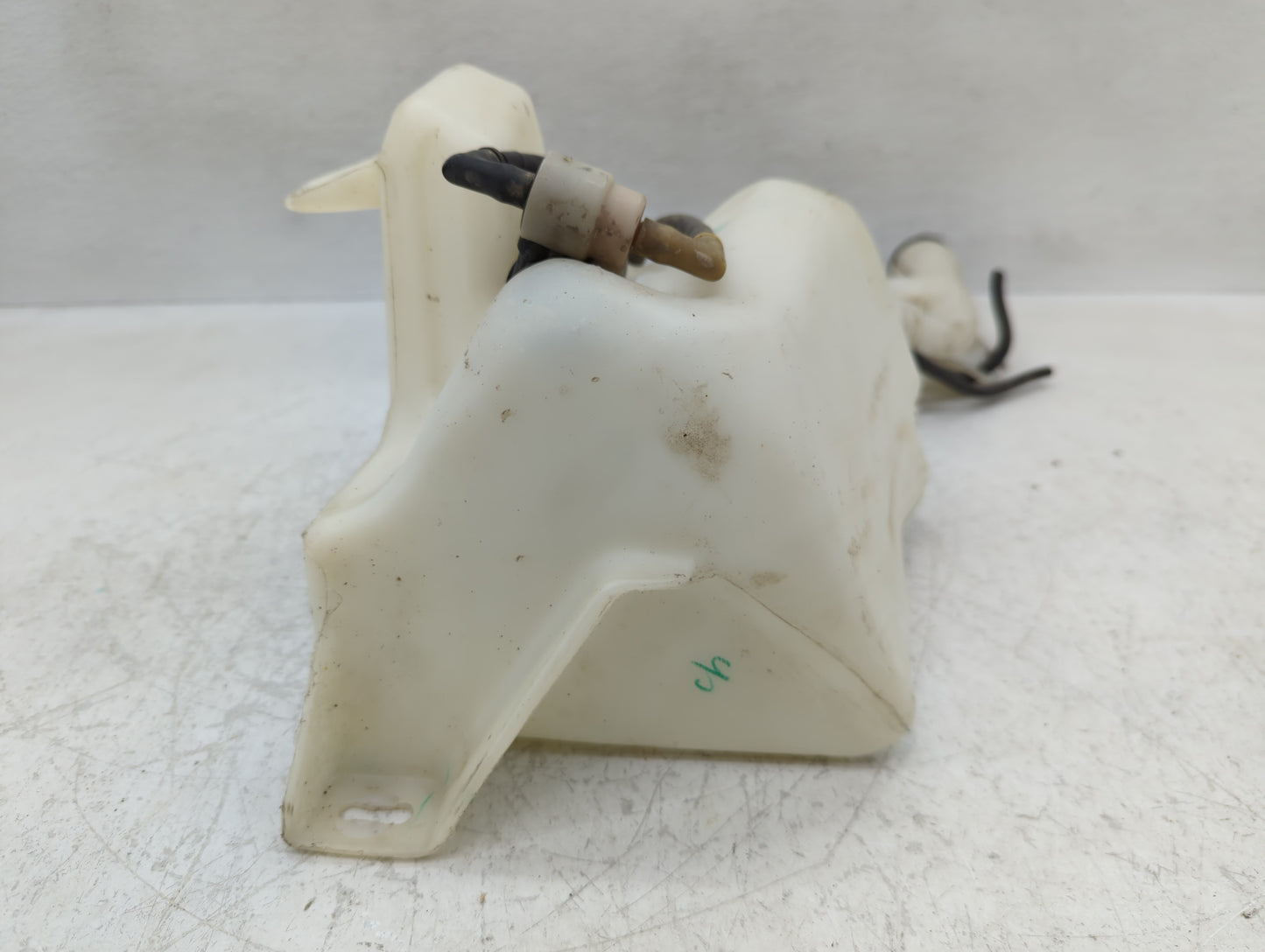 2010-2017 Gmc Terrain Windshield Washer Fluid Reservoir Bottle Oem - Oemusedautoparts1.com