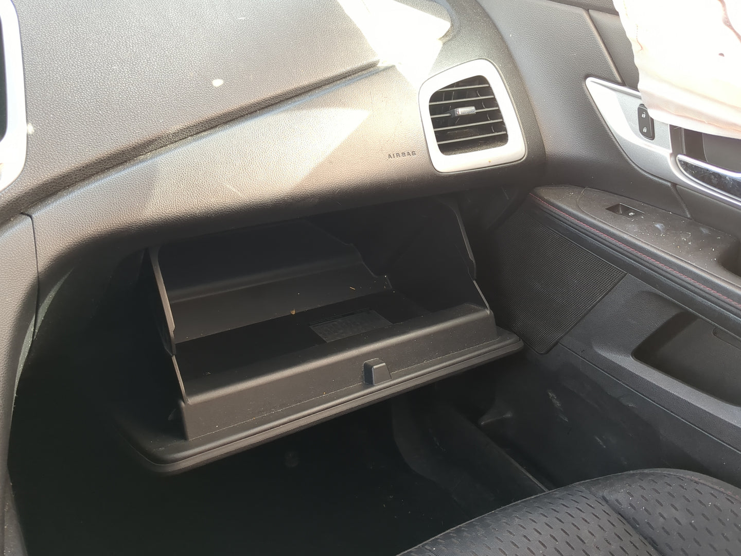 2014 Gmc Terrain Passenger Glove Box Door Storage Compartment 1193641 - Oemusedautoparts1.com