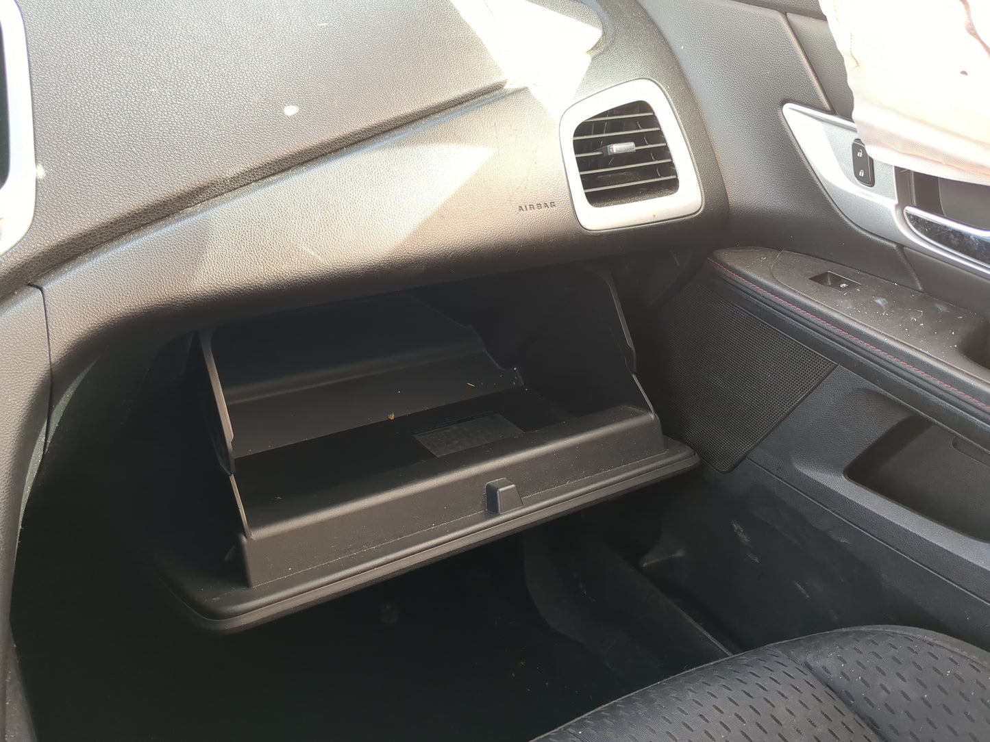 2014 Gmc Terrain Passenger Glove Box Door Storage Compartment 1193641 - Oemusedautoparts1.com