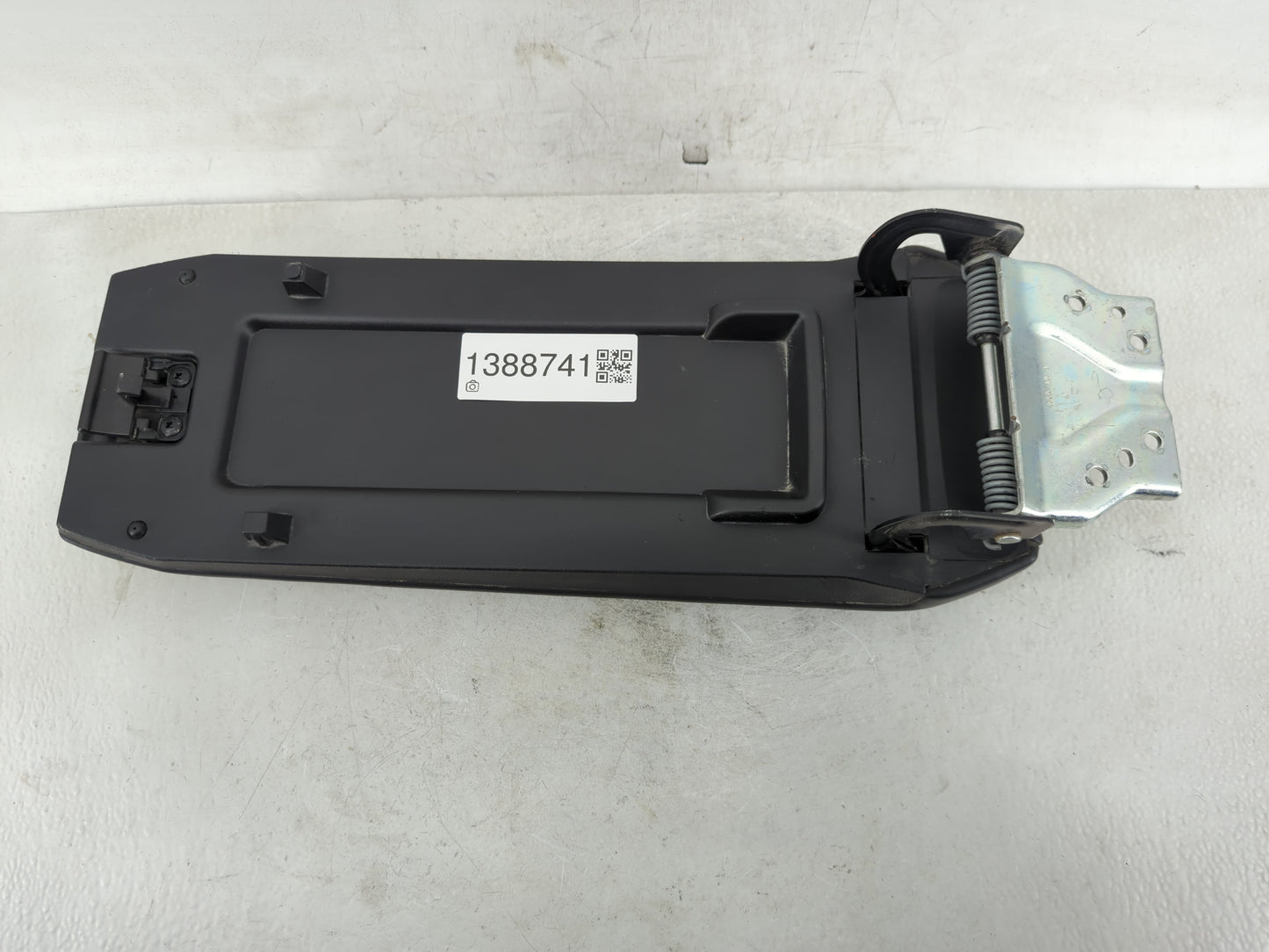 2014 Gmc Terrain Center Console Armrest Cover Lid Fits OEM Used Auto Parts - Oemusedautoparts1.com