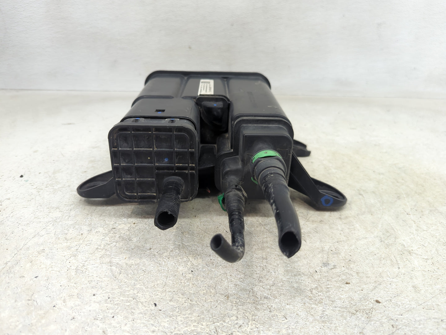 2014 Gmc Terrain Fuel Vapor Charcoal Canister 1389824 - Oemusedautoparts1.com