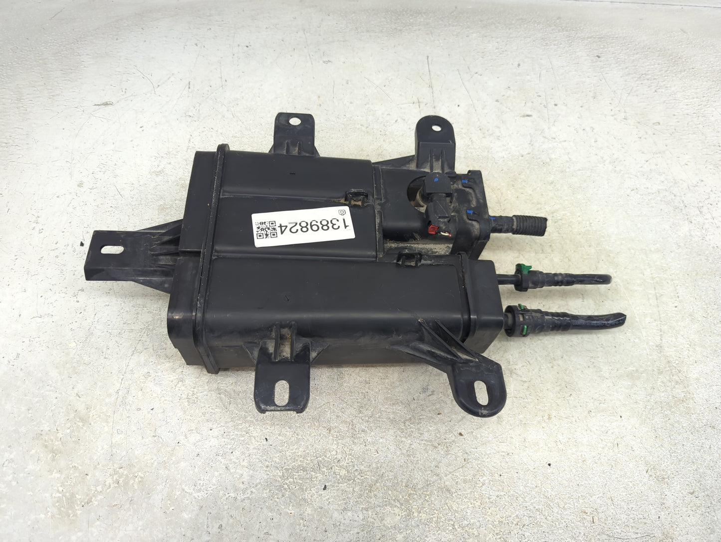 2014 Gmc Terrain Fuel Vapor Charcoal Canister 1389824 - Oemusedautoparts1.com