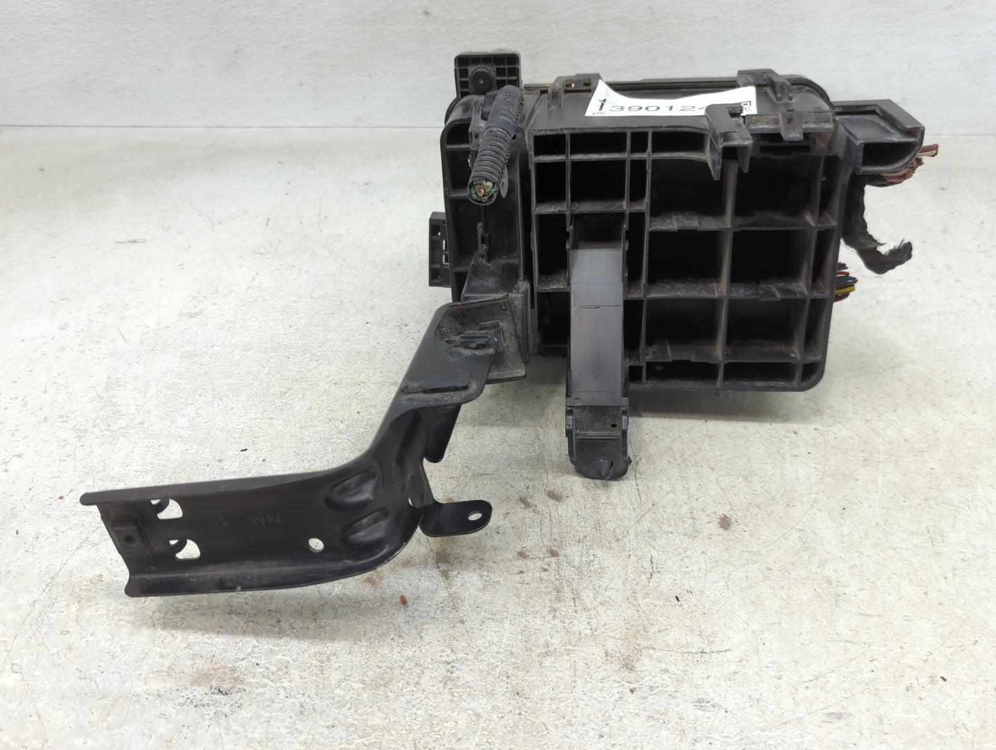 2013-2016 Gmc Terrain Fusebox Fuse Box Panel Relay Module P/N:22922727 Fits Fits 2013 2014 2015 2016 OEM Used Auto Parts - O