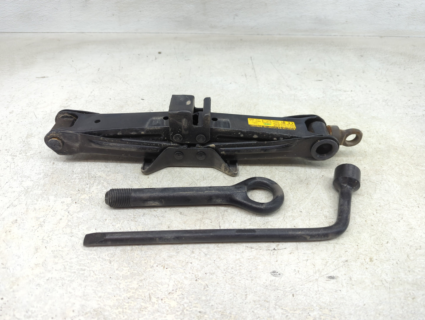 2014 Gmc Terrain Spare Scissor Car Jack - Oemusedautoparts1.com