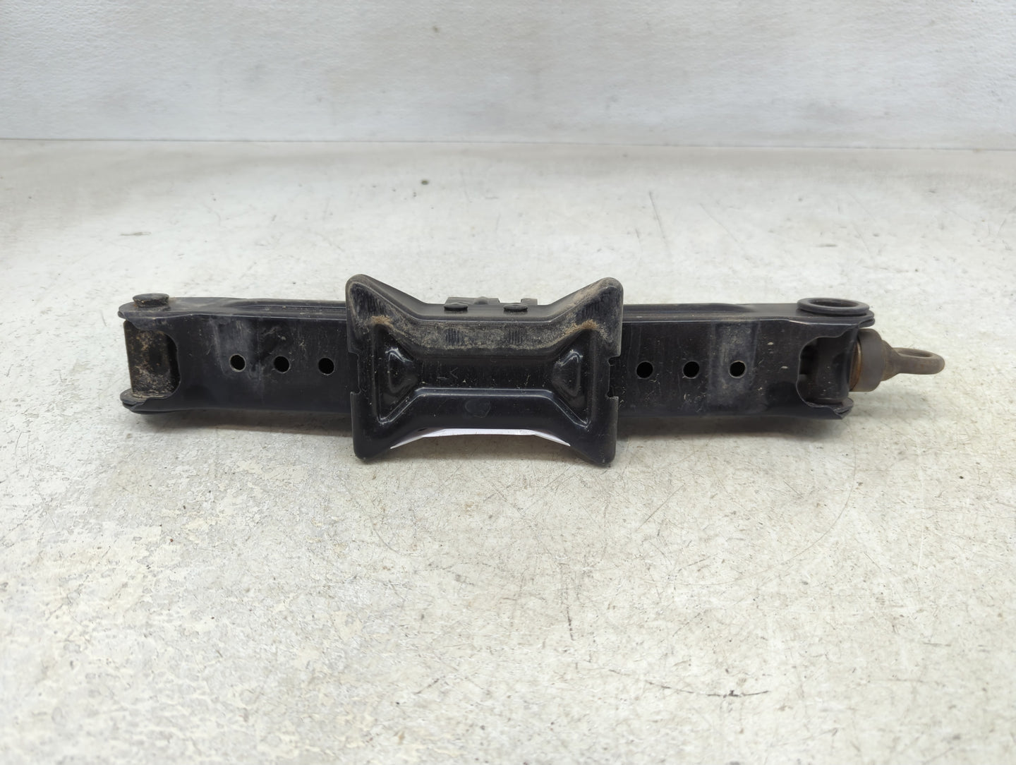 2014 Gmc Terrain Spare Scissor Car Jack - Oemusedautoparts1.com