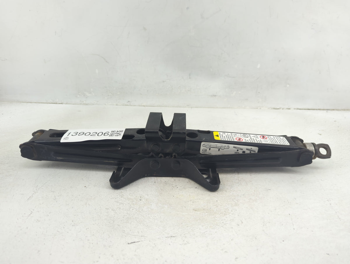 2014 Gmc Terrain Spare Scissor Car Jack 1390206 - Oemusedautoparts1.com
