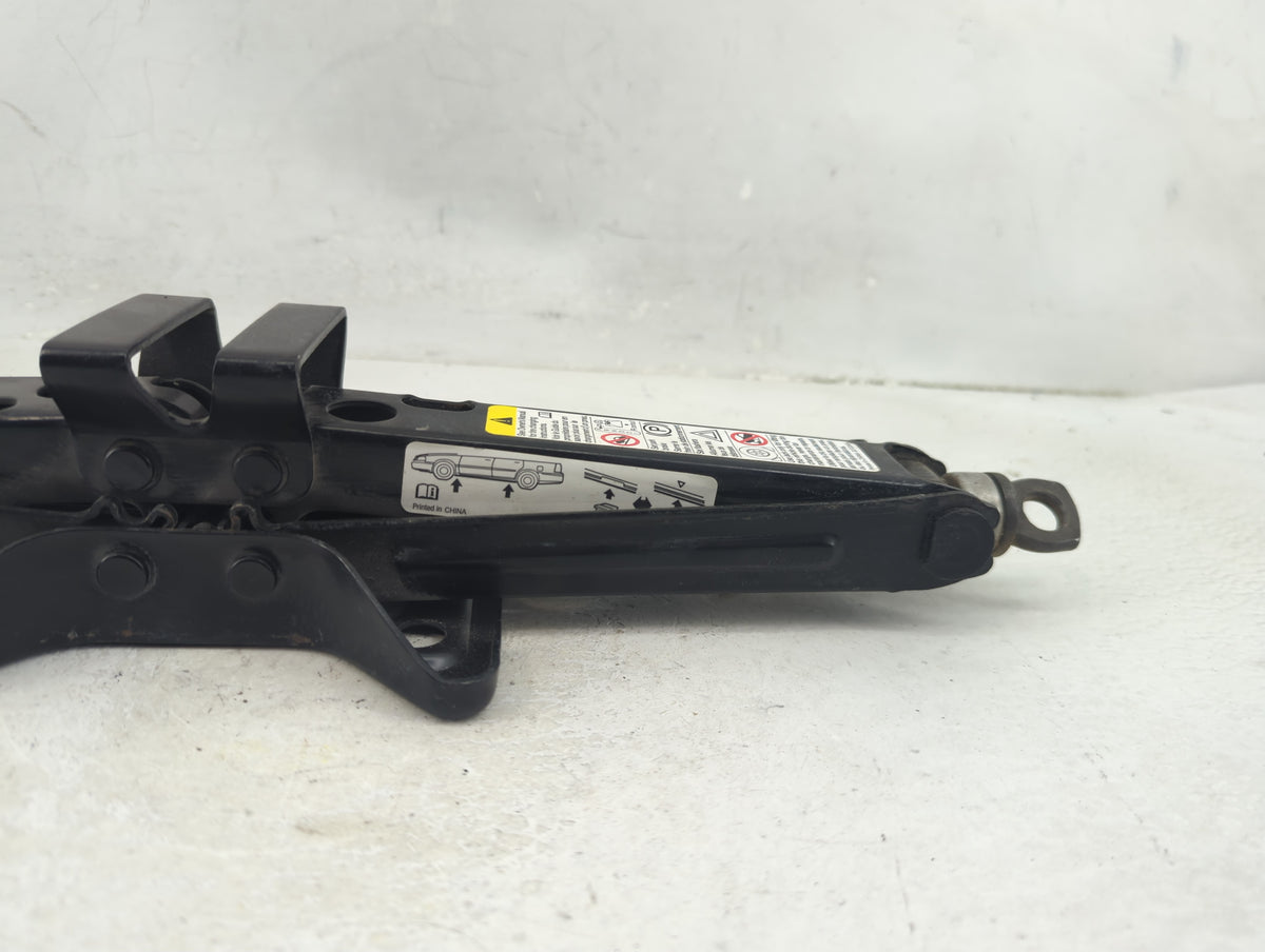 2014 Gmc Terrain Spare Scissor Car Jack 1390206 - Oemusedautoparts1.com