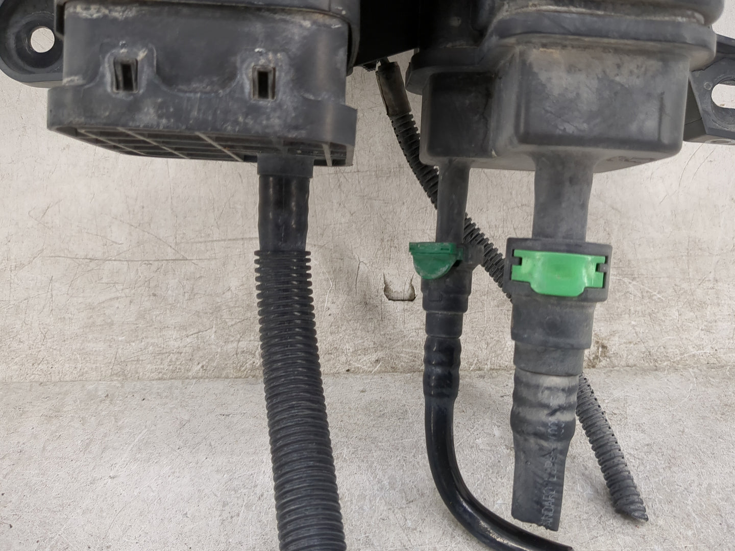 2014 Gmc Terrain Fuel Vapor Charcoal Canister 1461823 - Oemusedautoparts1.com