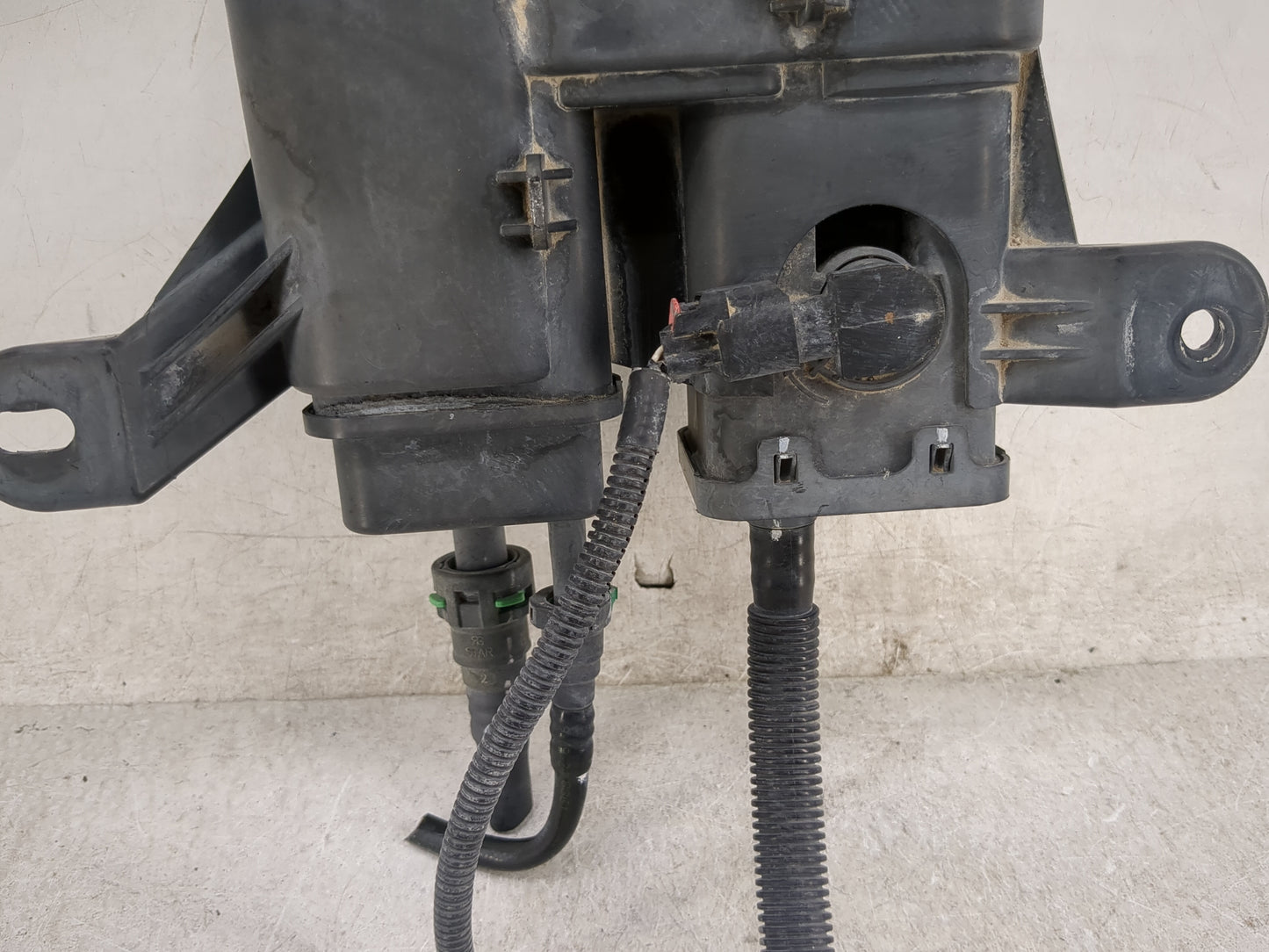 2014 Gmc Terrain Fuel Vapor Charcoal Canister 1461823 - Oemusedautoparts1.com