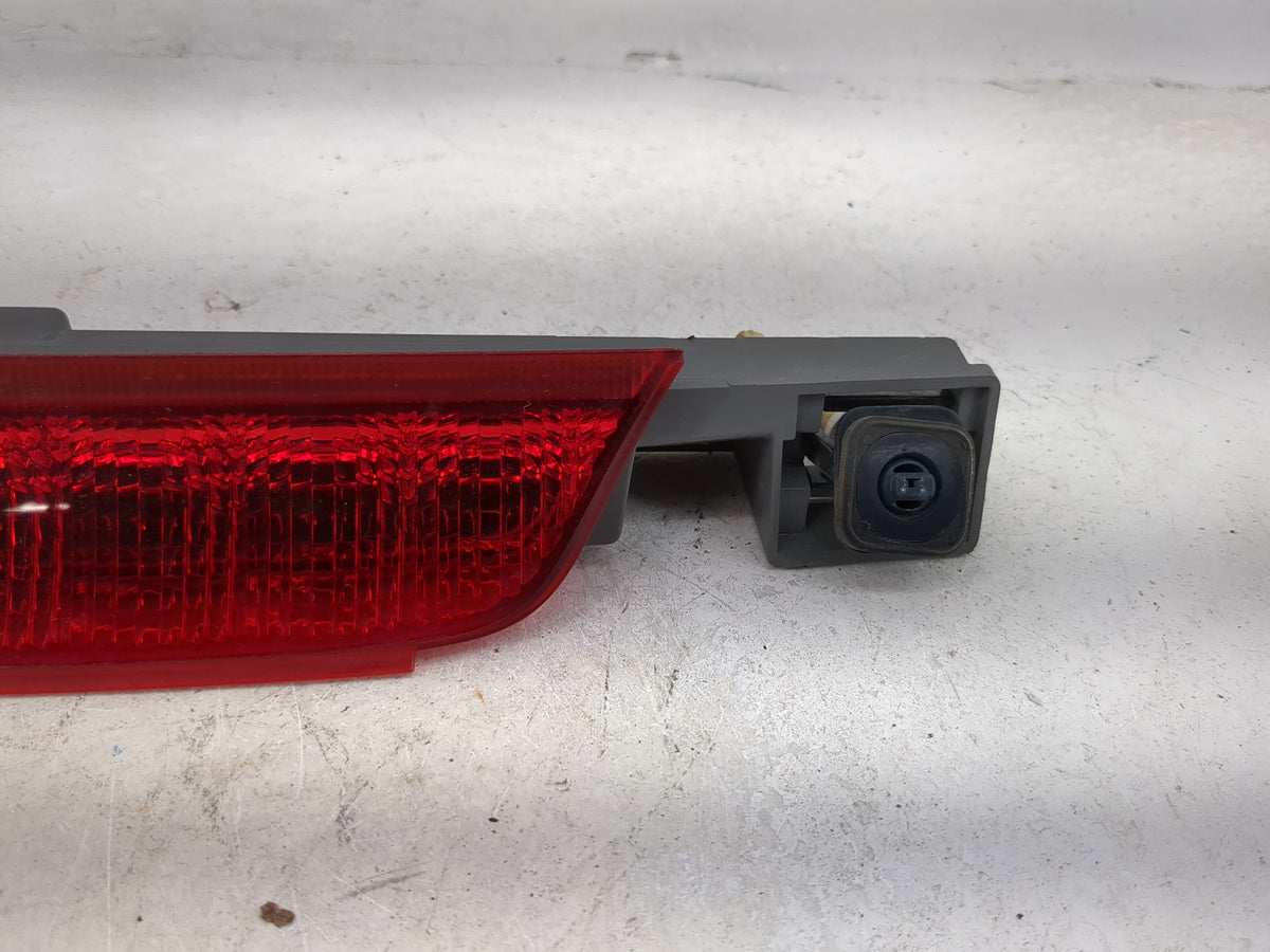 2014 Gmc Terrain Third Brake Light Tail Light P/N:P7895 Fits OEM Used Auto Parts - Oemusedautoparts1.com