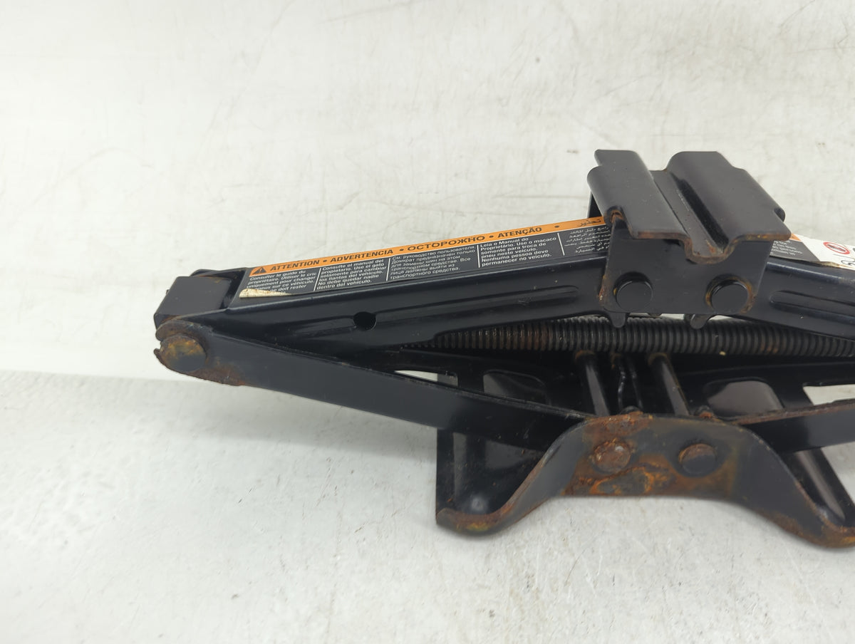 2014 Gmc Terrain Spare Scissor Car Jack 832432 - Oemusedautoparts1.com