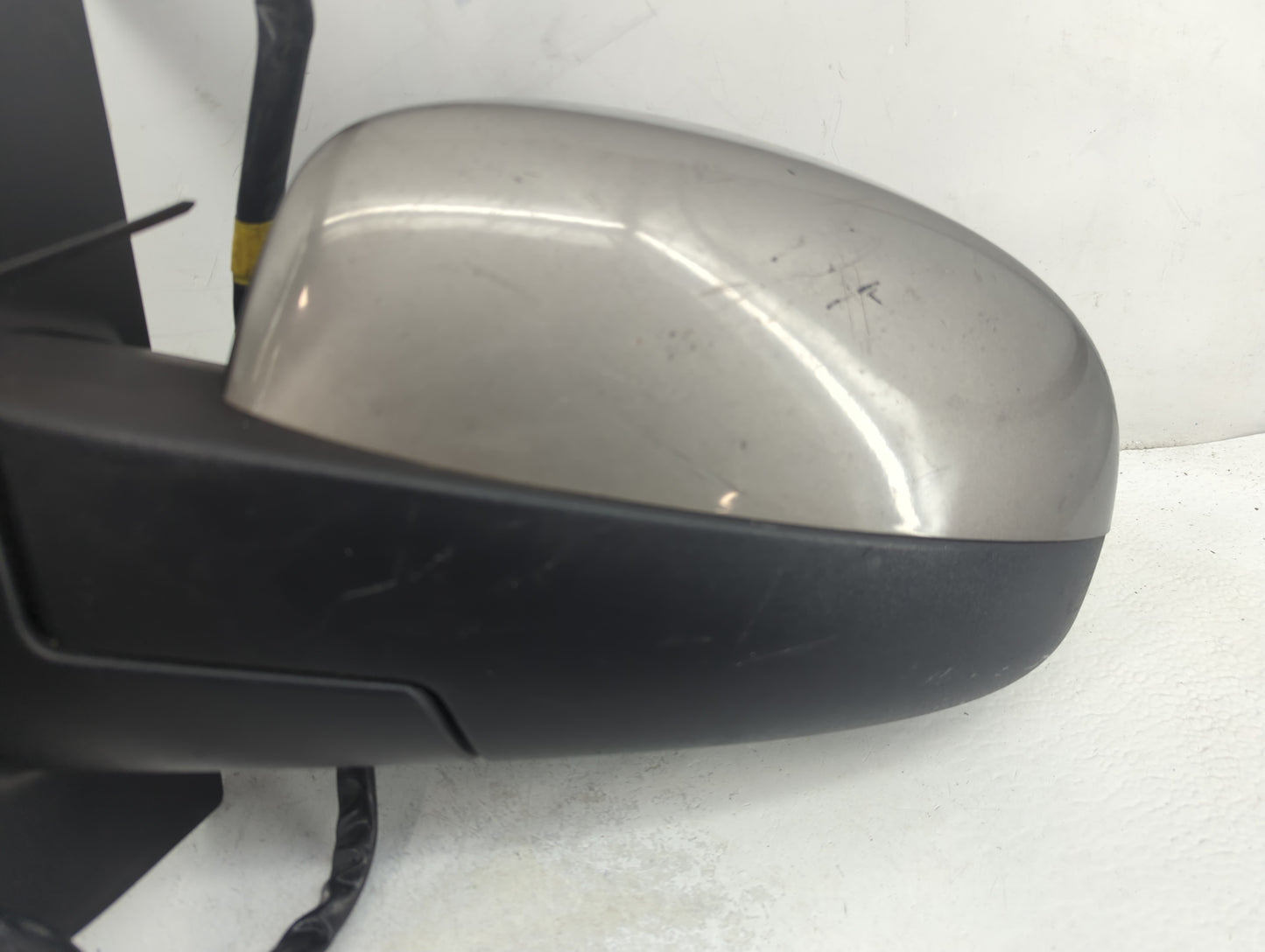 2009-2014 Gmc Yukon Driver Side View Mirror - Left Door Mirror OEM Used - Oemusedautoparts1.com