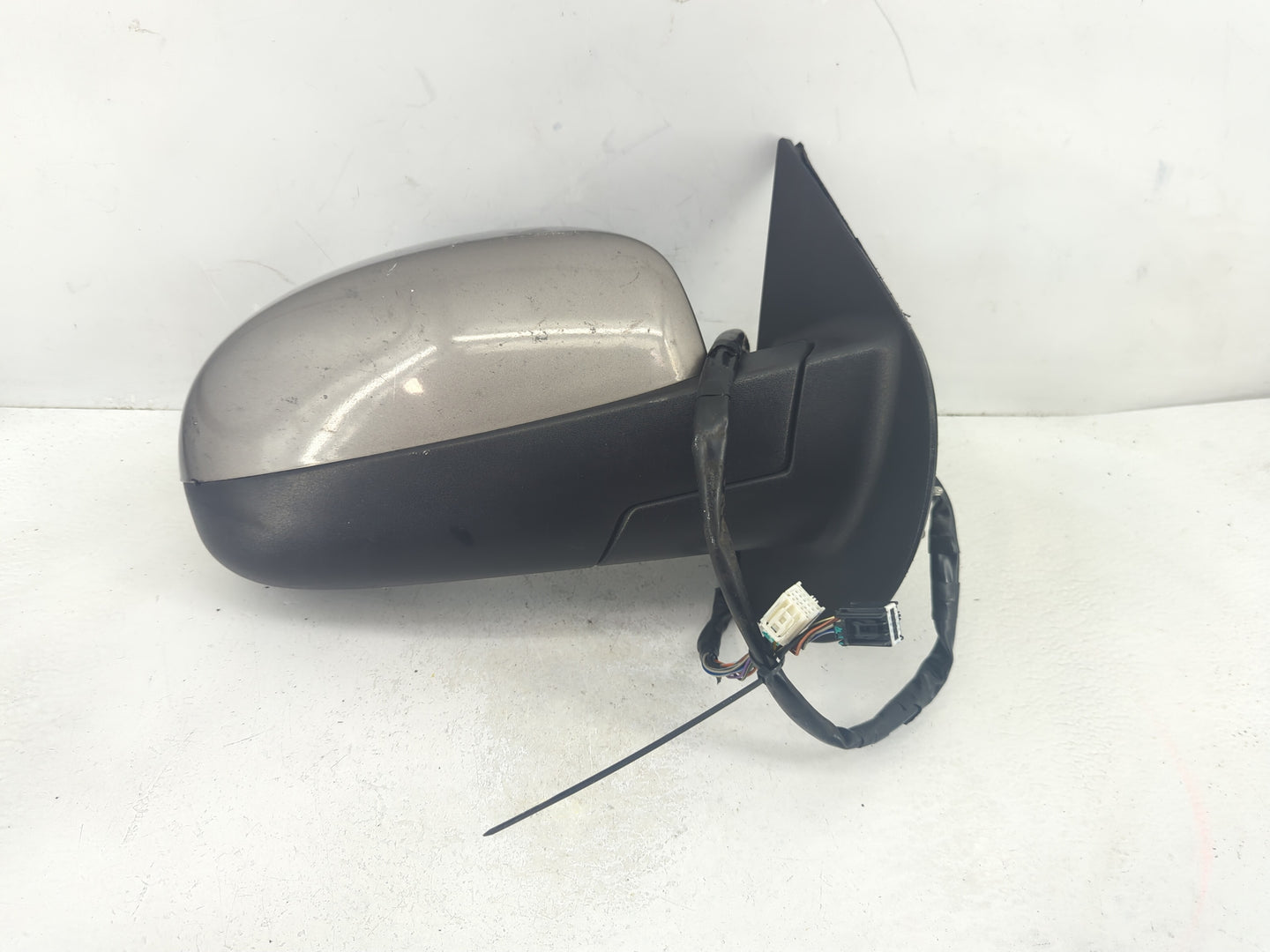 2009-2014 Gmc Yukon Passenger Side View Mirror - Right Door Mirror OEM Used - Oemusedautoparts1.com