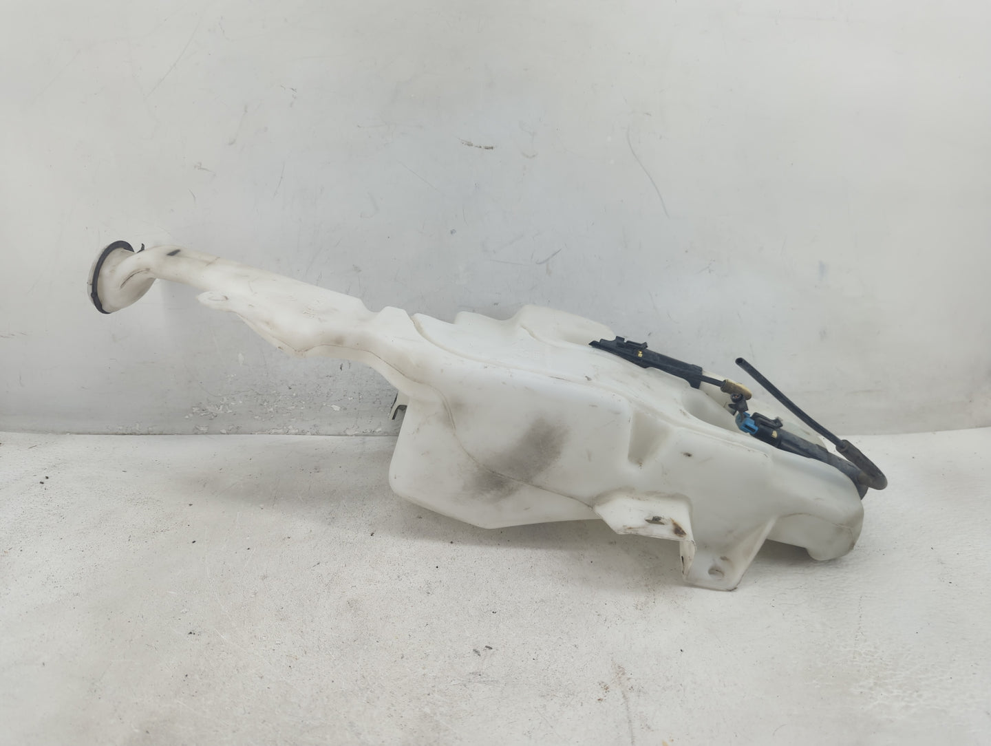 2007-2014 Gmc Yukon Windshield Washer Fluid Reservoir Bottle Oem - Oemusedautoparts1.com