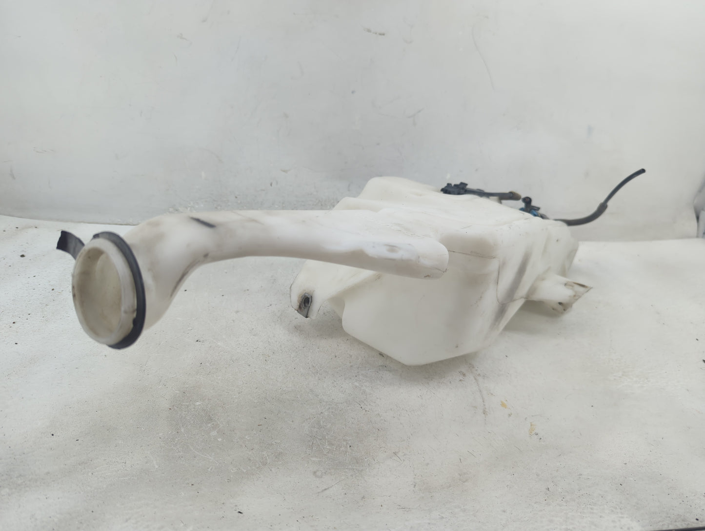 2007-2014 Gmc Yukon Windshield Washer Fluid Reservoir Bottle Oem - Oemusedautoparts1.com