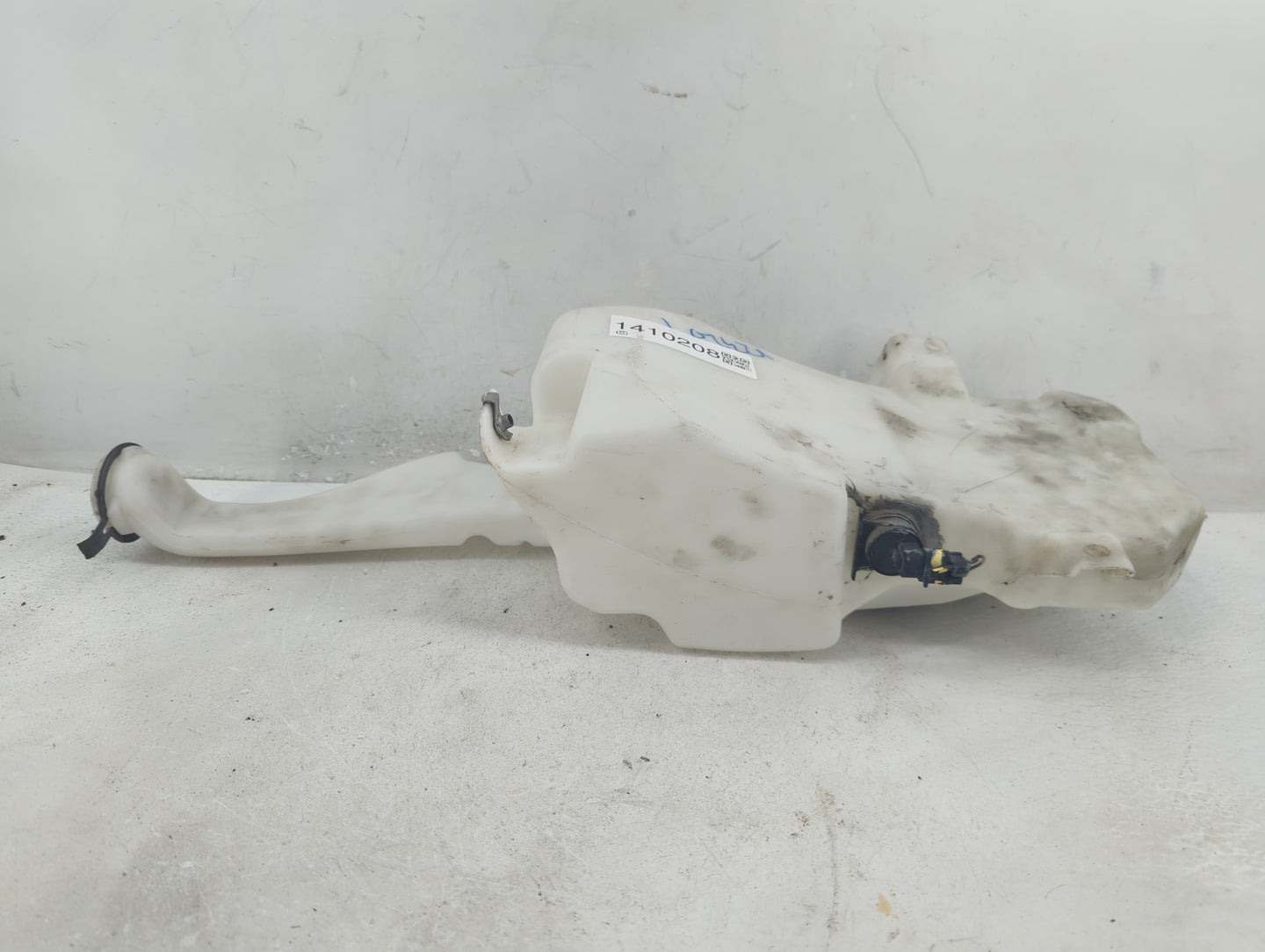 2007-2014 Gmc Yukon Windshield Washer Fluid Reservoir Bottle Oem - Oemusedautoparts1.com