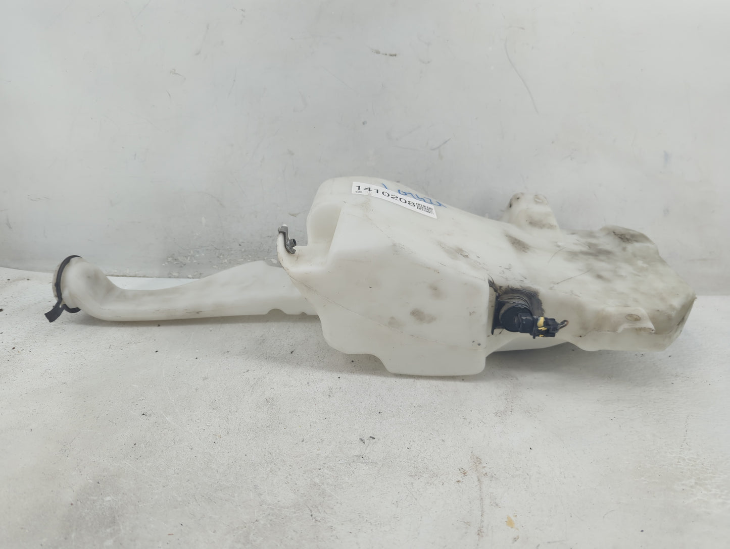 2007-2014 Gmc Yukon Windshield Washer Fluid Reservoir Bottle Oem - Oemusedautoparts1.com