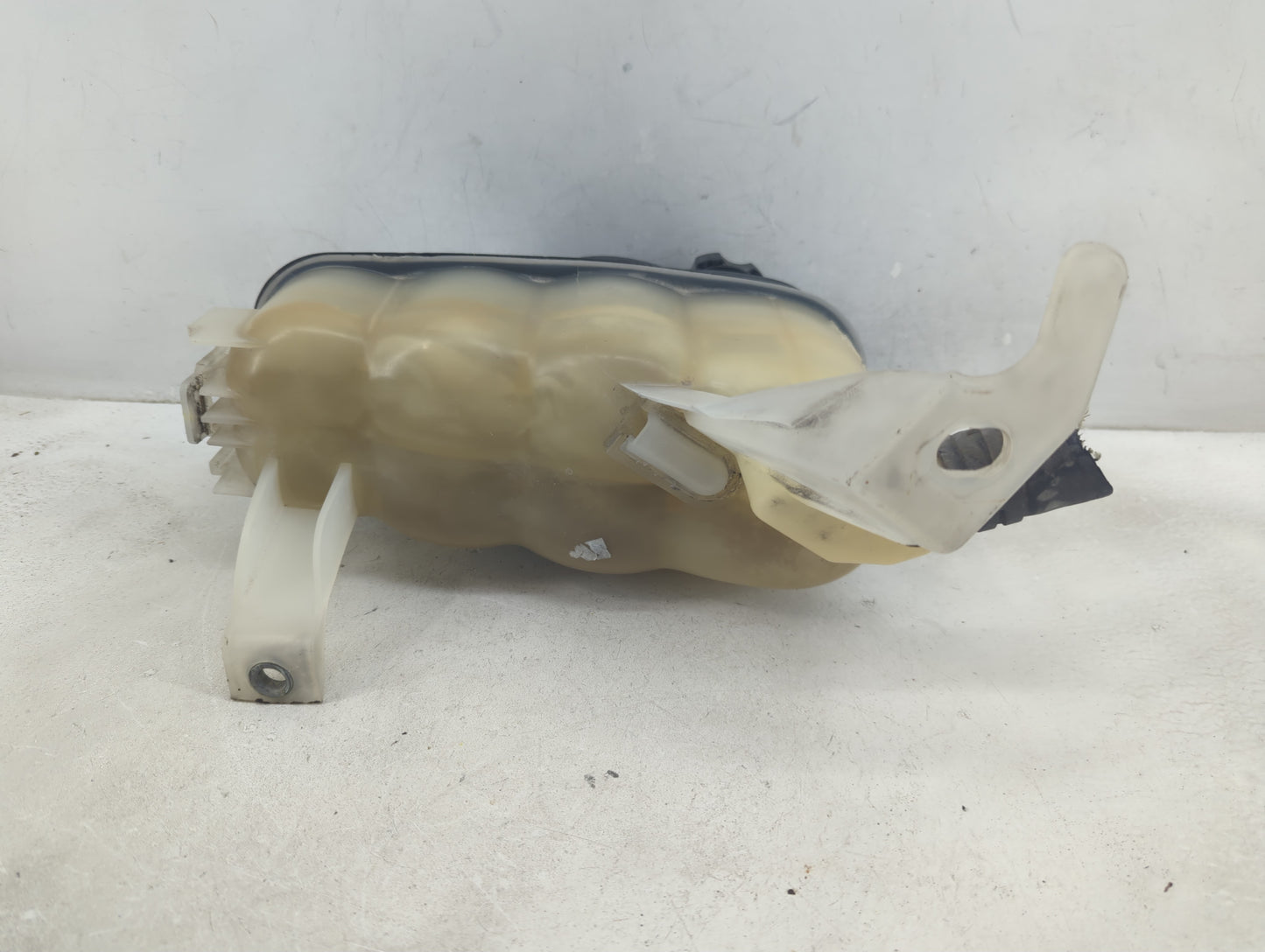 2007-2014 Gmc Yukon Radiator Coolant Overflow Expansion Tank Bottle 1410429 - Oemusedautoparts1.com