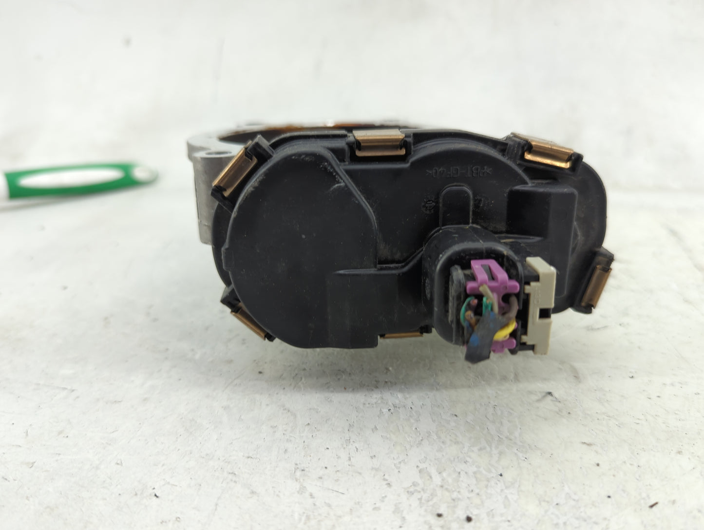 2009-2014 Gmc Yukon Throttle Body P/N:RME87-3C9992 Fits Fits 2009 2010 2011 2012 2013 2014 2015 OEM Used Auto Parts - Oemuse