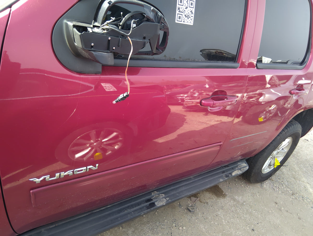 2011-2014 Gmc Yukon Driver Front Door Oem 5055911 - Oemusedautoparts1.com