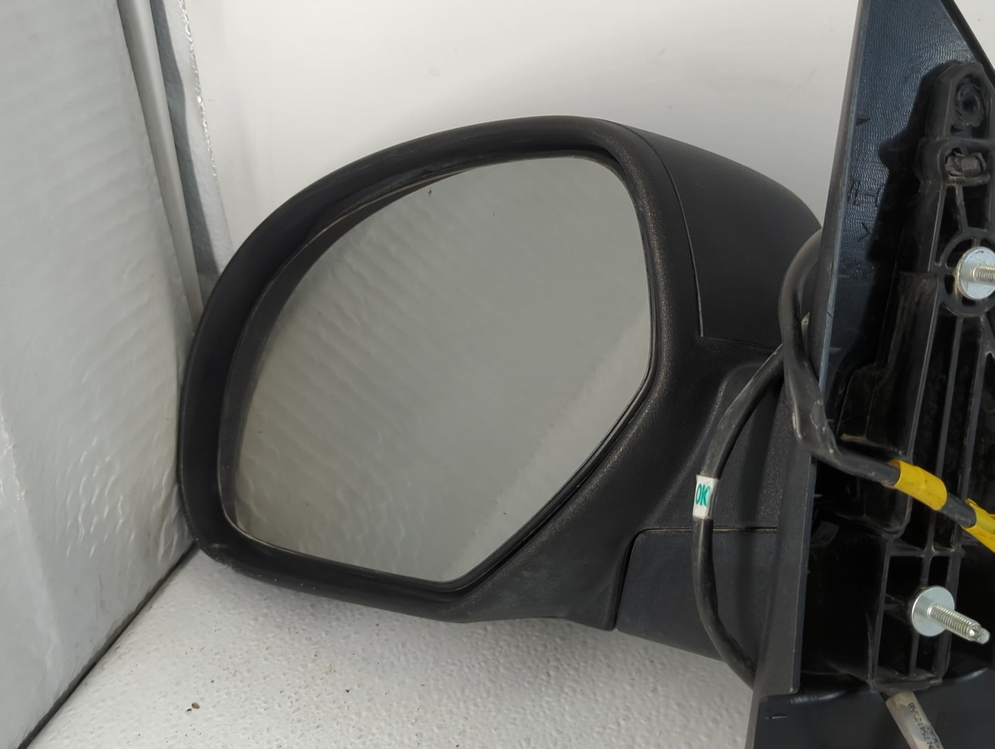 2009-2014 Gmc Yukon Driver Side View Mirror - Left Door Mirror OEM Used - Oemusedautoparts1.com