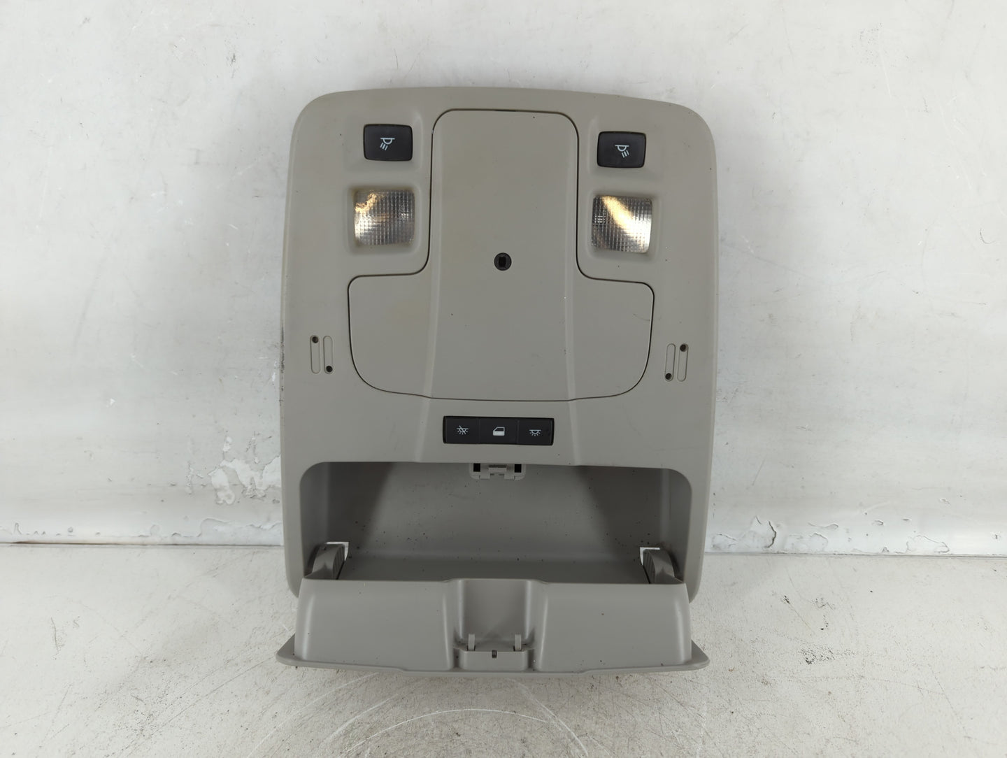 Gmc Yukon Overhead Roof Console 775979 - Oemusedautoparts1.com