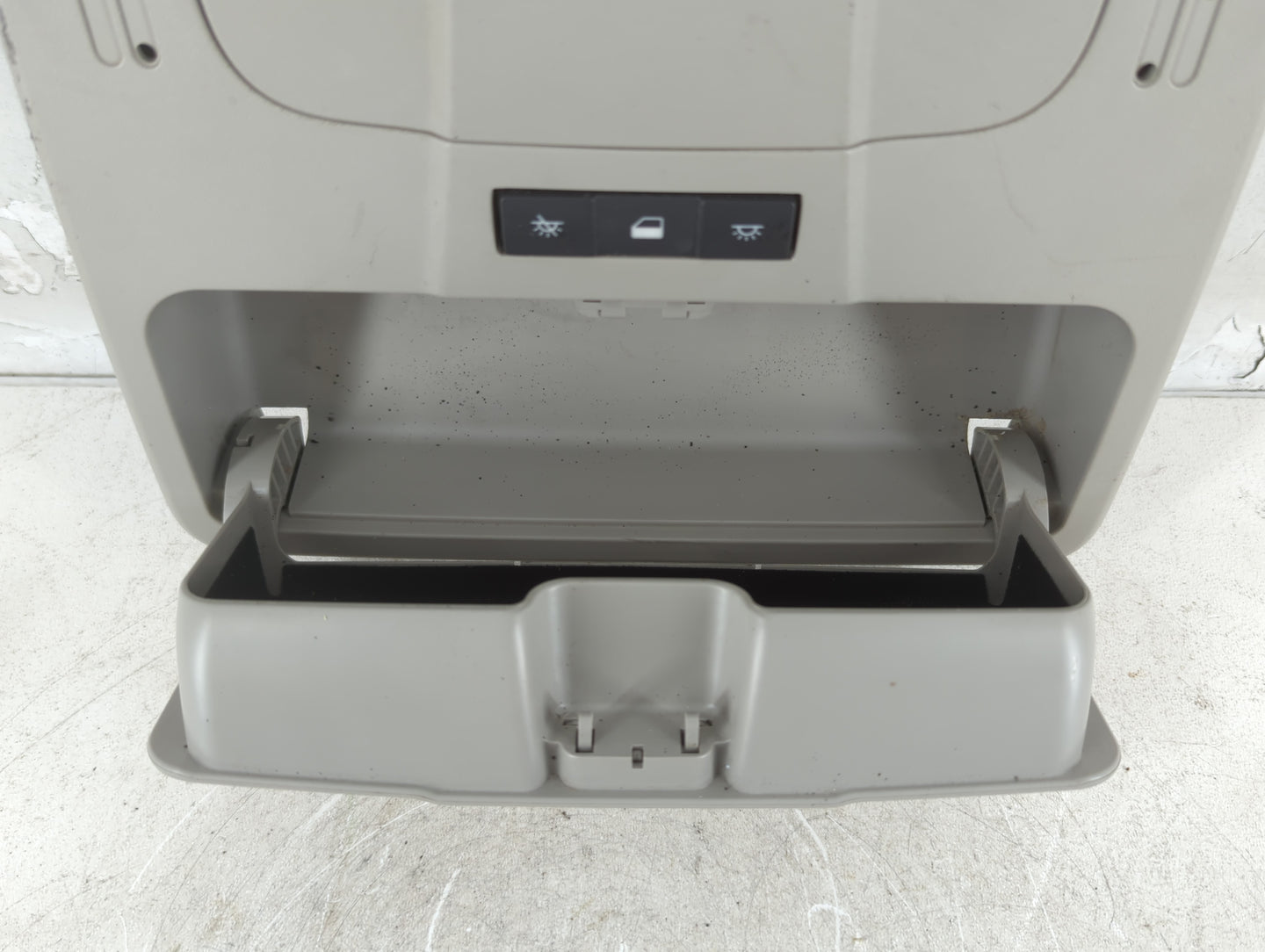Gmc Yukon Overhead Roof Console 775979 - Oemusedautoparts1.com