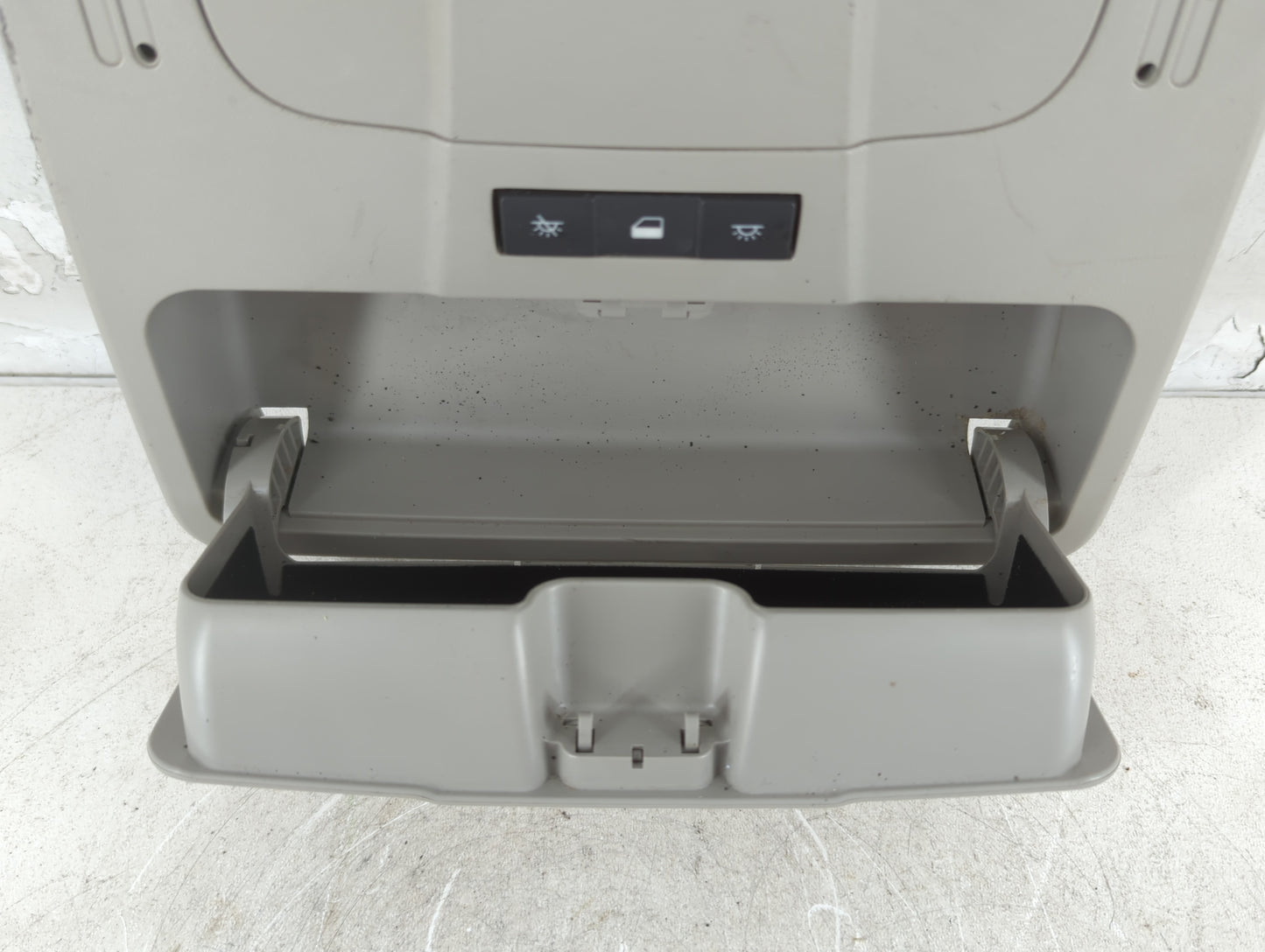 Gmc Yukon Overhead Roof Console 775979 - Oemusedautoparts1.com