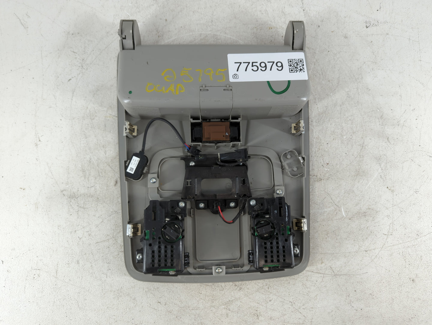 Gmc Yukon Overhead Roof Console 775979 - Oemusedautoparts1.com