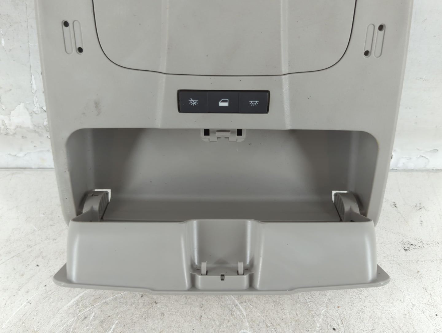 Gmc Yukon Overhead Roof Console 776028 - Oemusedautoparts1.com