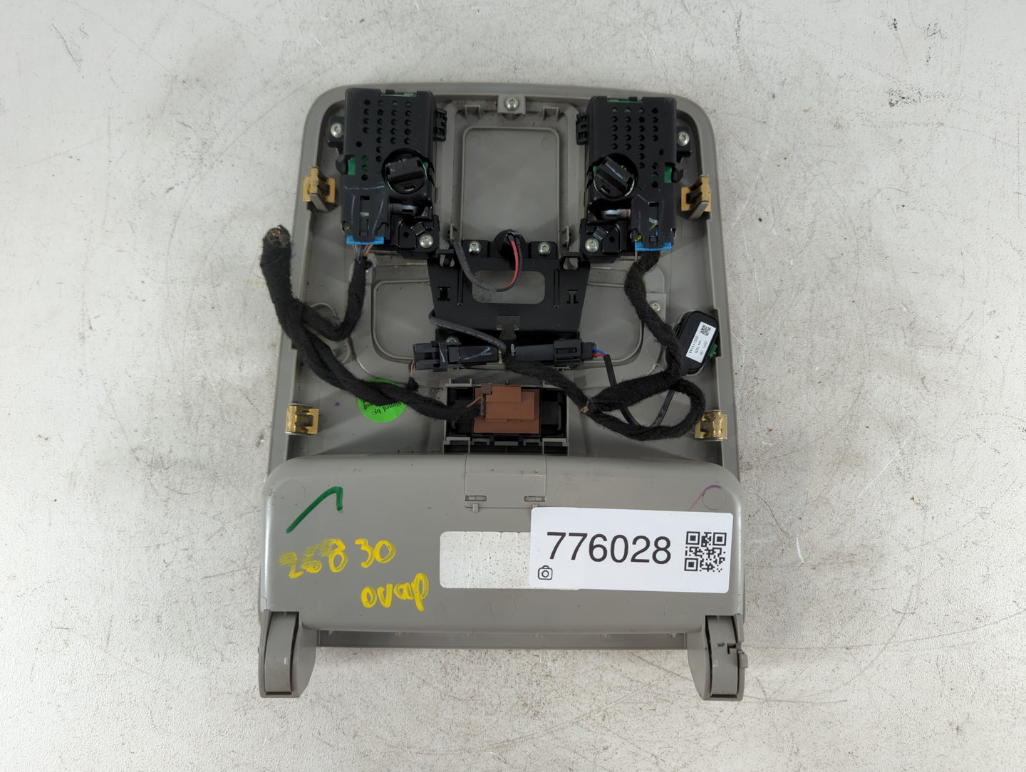 Gmc Yukon Overhead Roof Console 776028 - Oemusedautoparts1.com