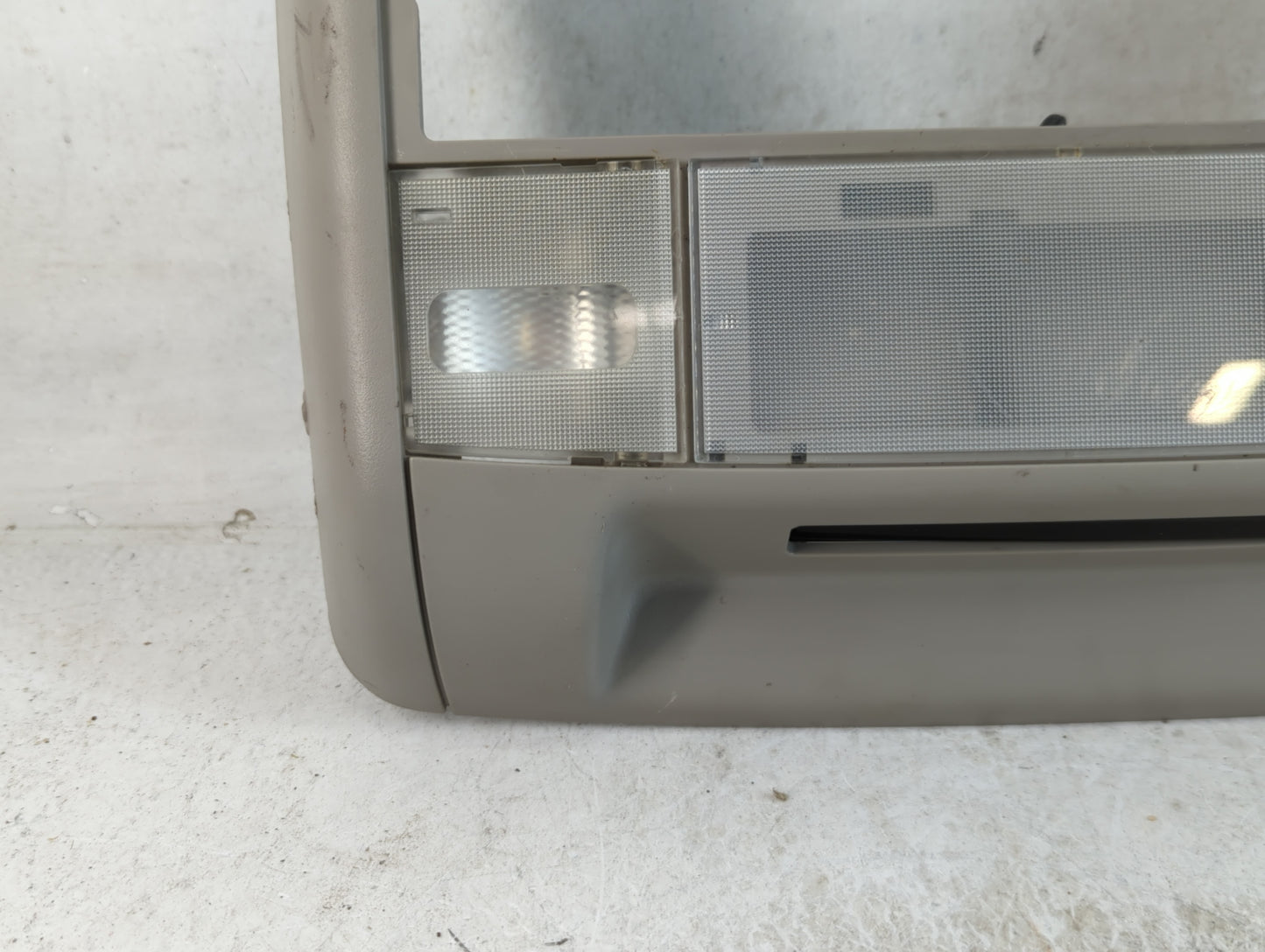 Gmc Yukon Overhead Roof Console 802464 - Oemusedautoparts1.com