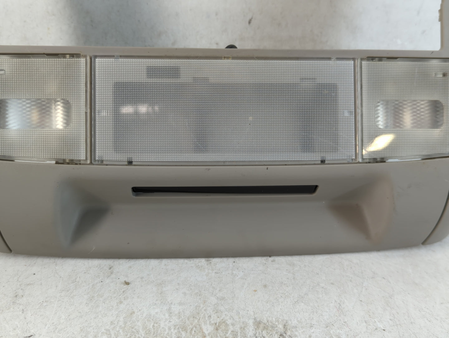 Gmc Yukon Overhead Roof Console 802464 - Oemusedautoparts1.com