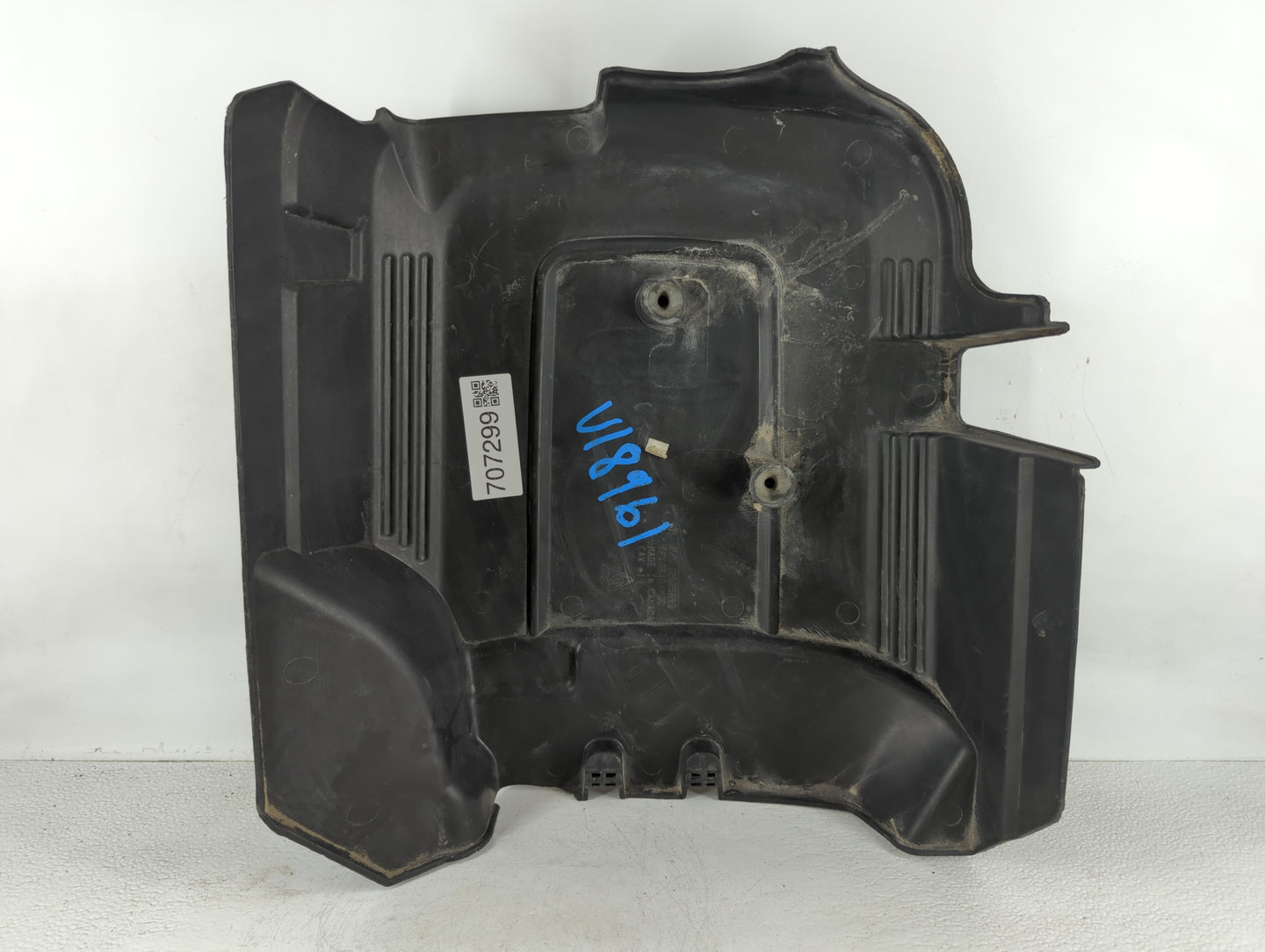 2014 Gmc Yukon Xl Engine Cover - Oemusedautoparts1.com