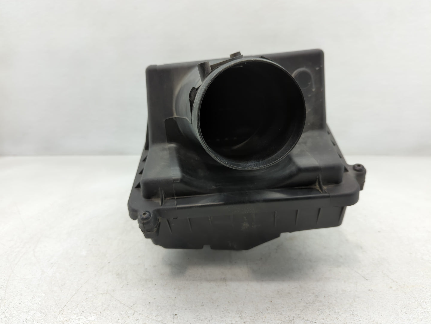 Gmc Yukon Xl Air Cleaner Intake-duct Hose Tube - Oemusedautoparts1.com